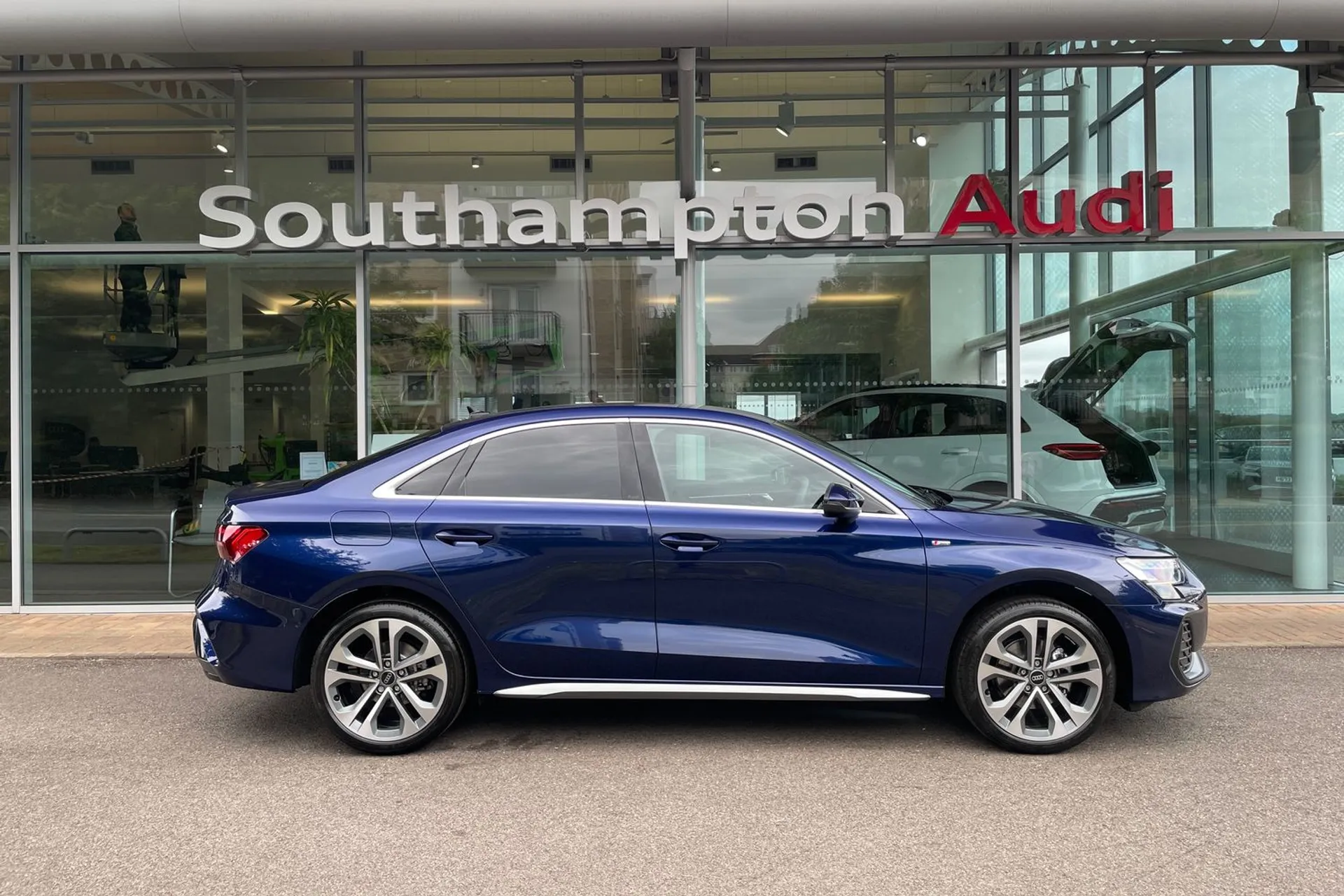 Audi A3 thumbnail image number 2