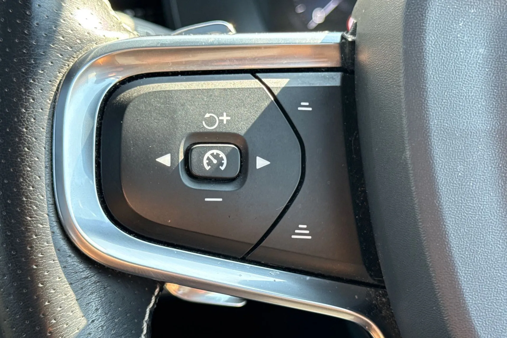 Volvo XC40 thumbnail image number 38