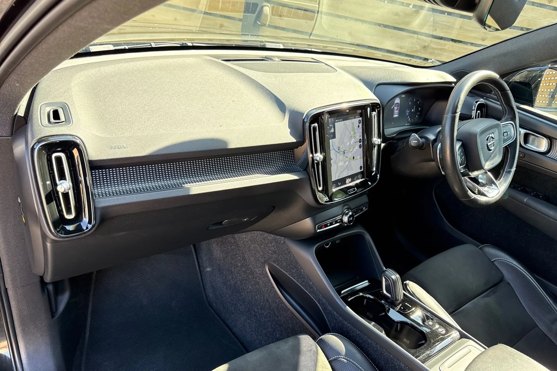 Volvo XC40 thumbnail image number 29