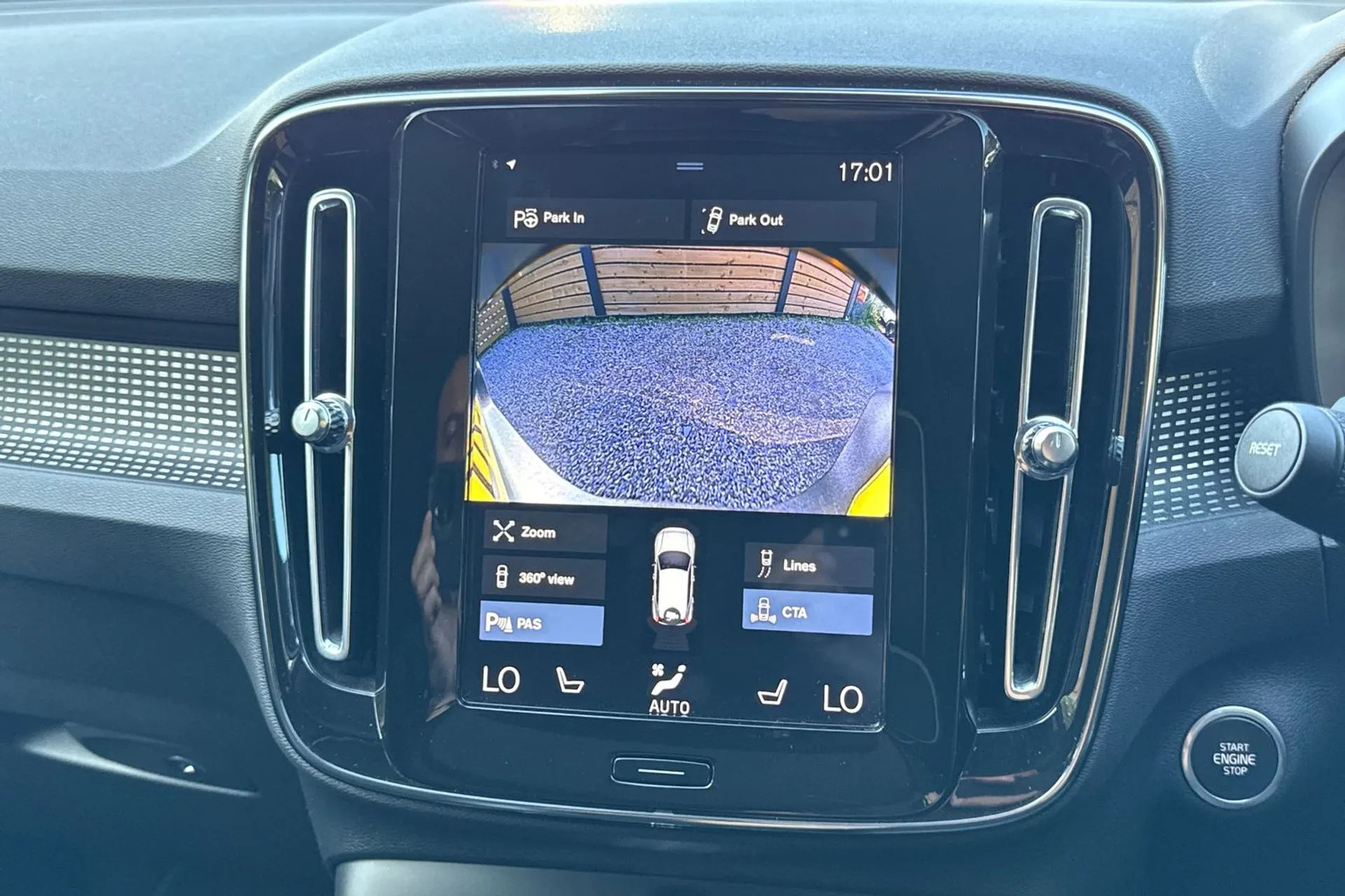 Volvo XC40 thumbnail image number 5