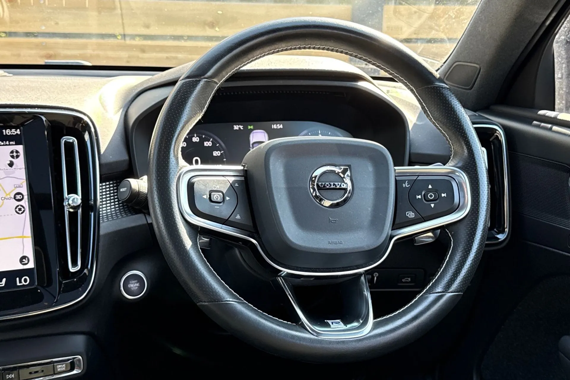 Volvo XC40 thumbnail image number 36