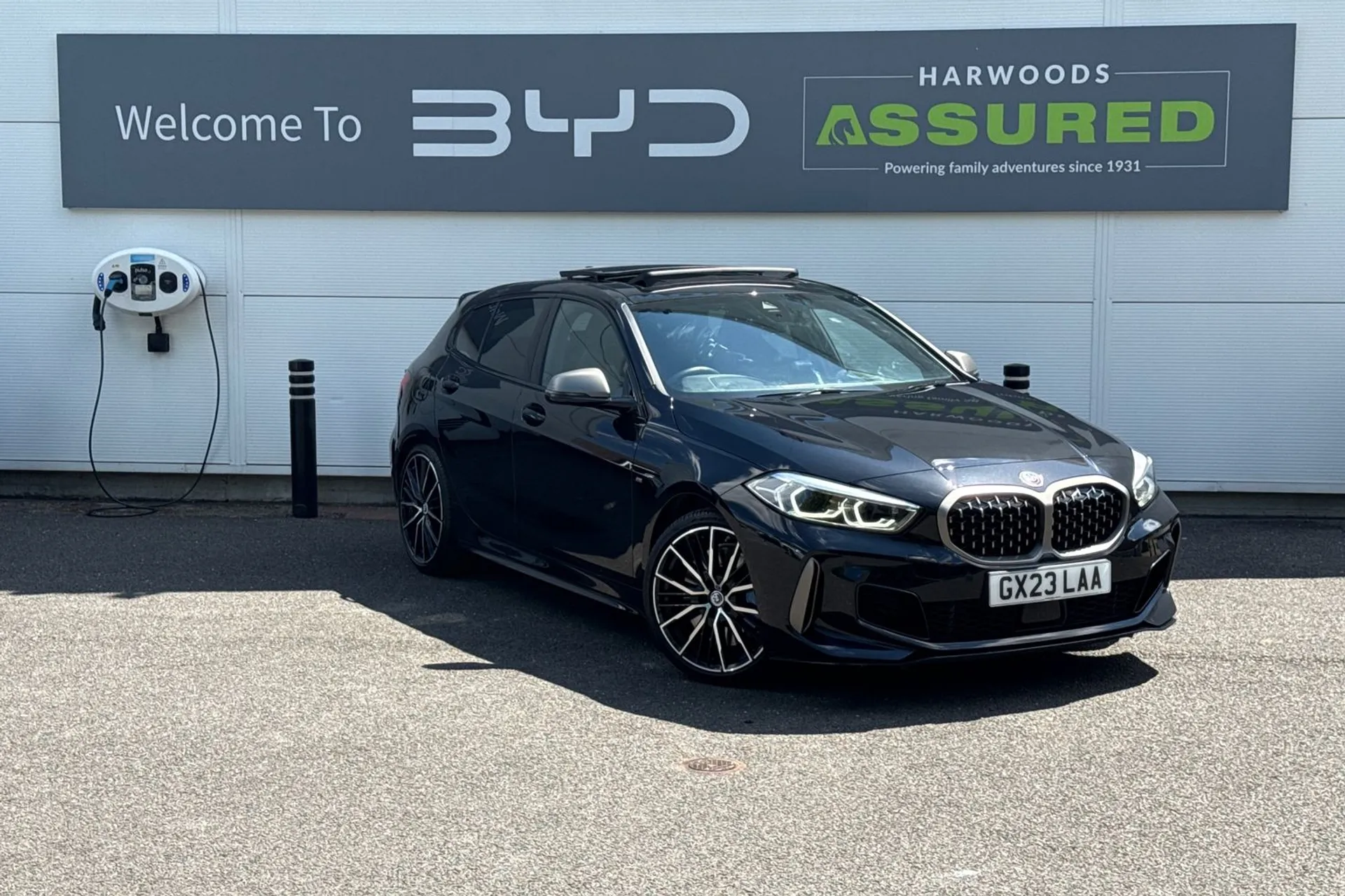 BMW 1 SERIES focused image