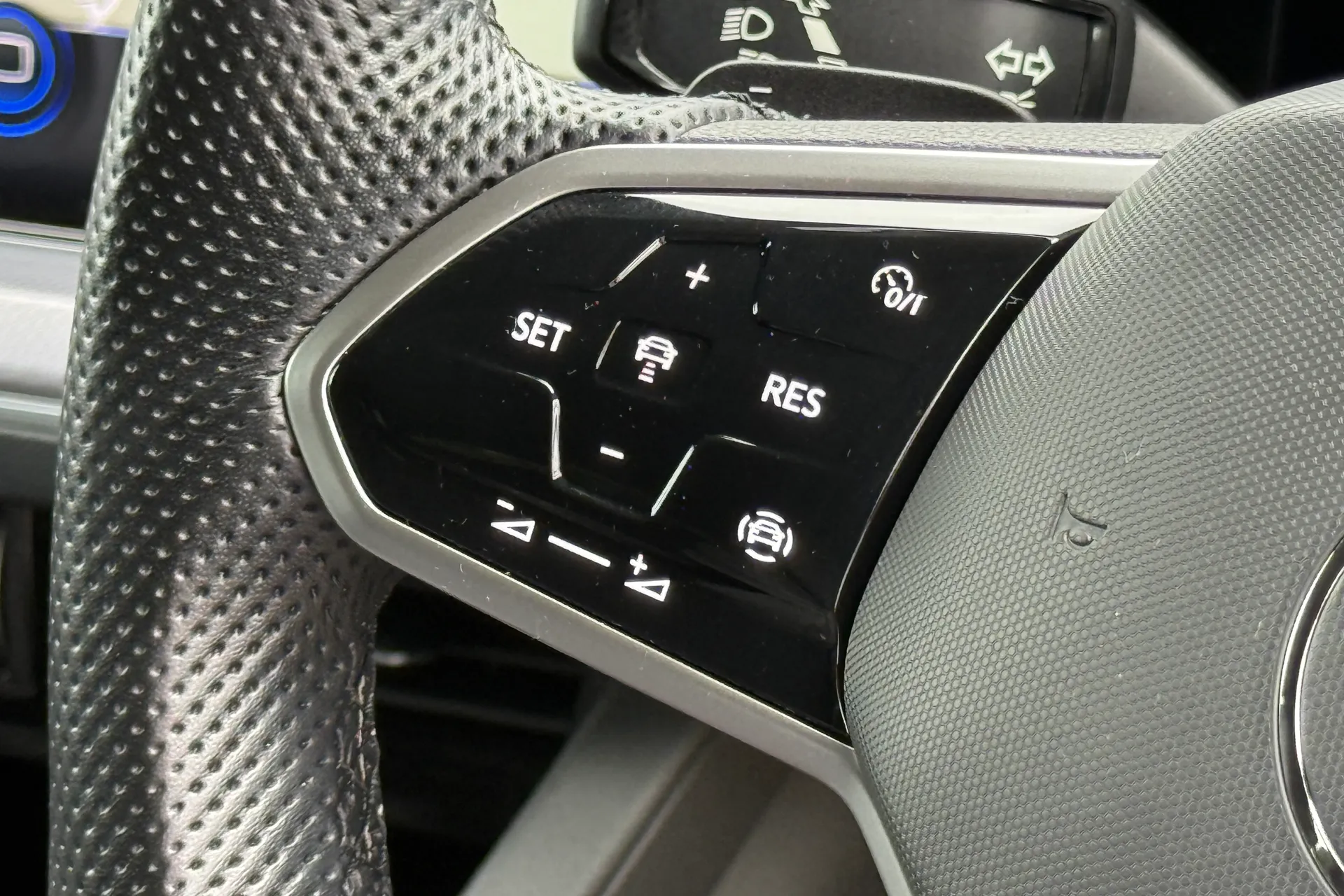 VOLKSWAGEN TOUAREG thumbnail image number 49