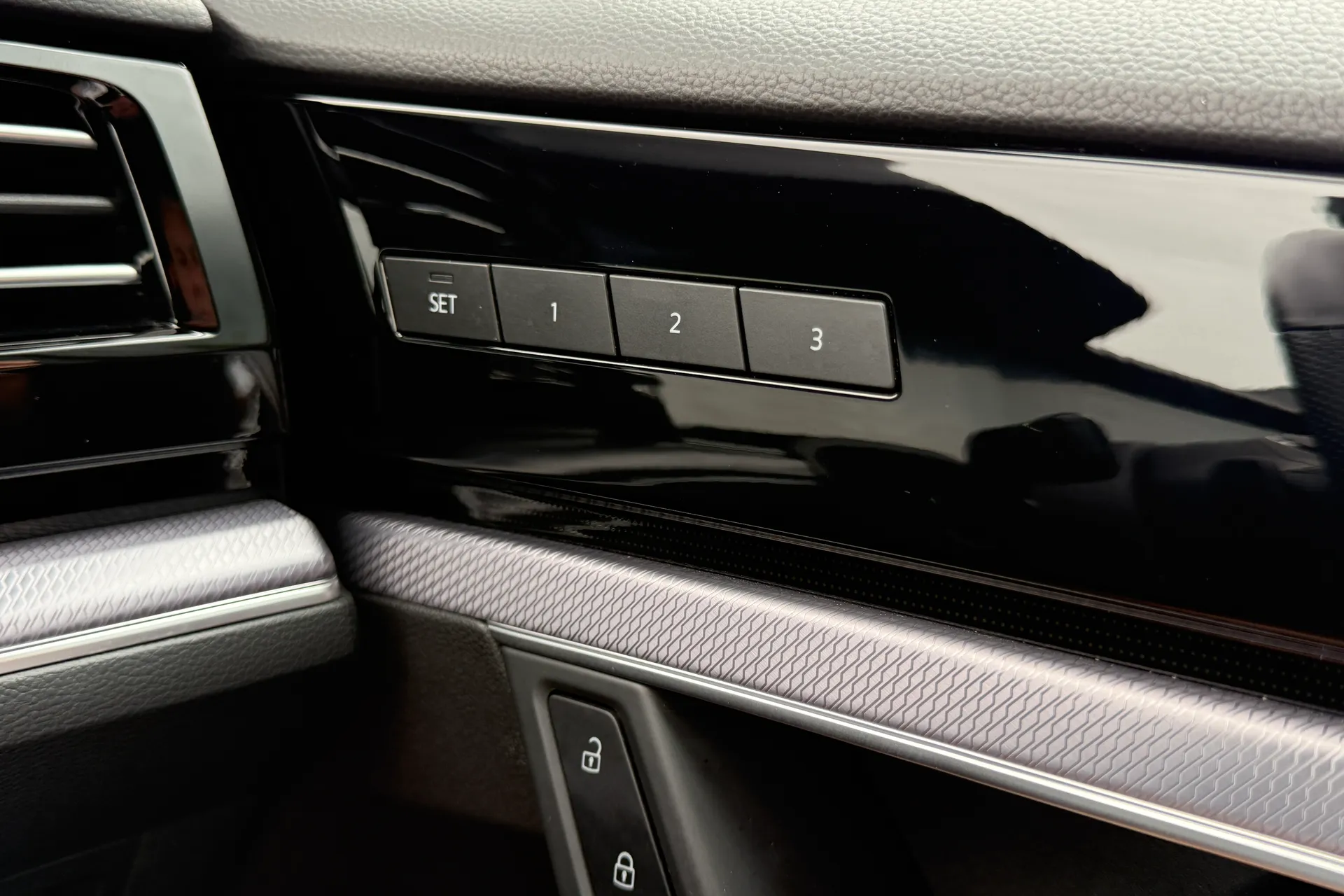 VOLKSWAGEN TOUAREG thumbnail image number 47