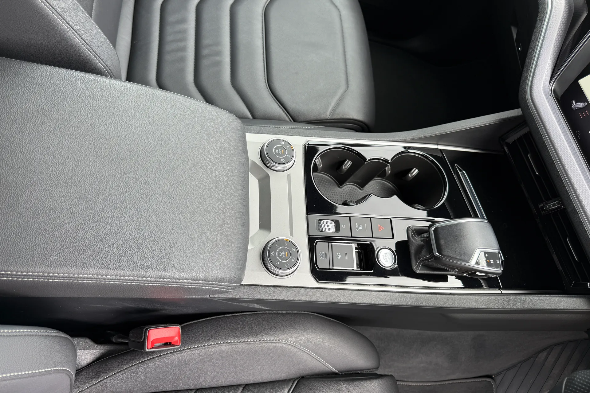 VOLKSWAGEN TOUAREG thumbnail image number 48