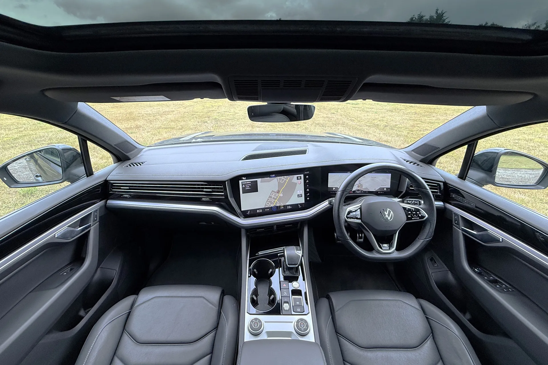 VOLKSWAGEN TOUAREG thumbnail image number 3