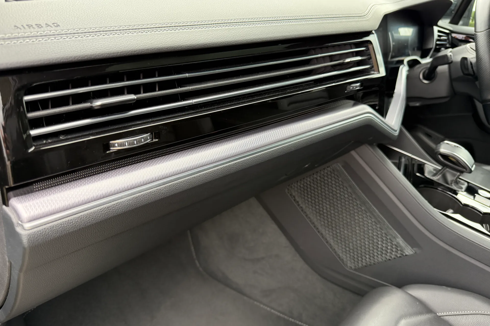 VOLKSWAGEN TOUAREG thumbnail image number 31