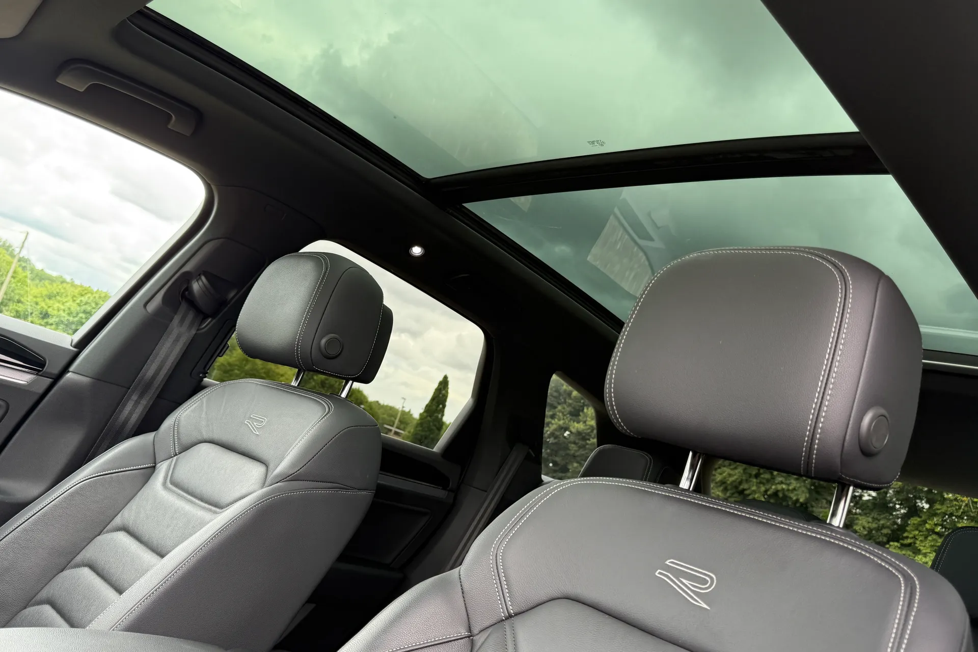 VOLKSWAGEN TOUAREG thumbnail image number 4