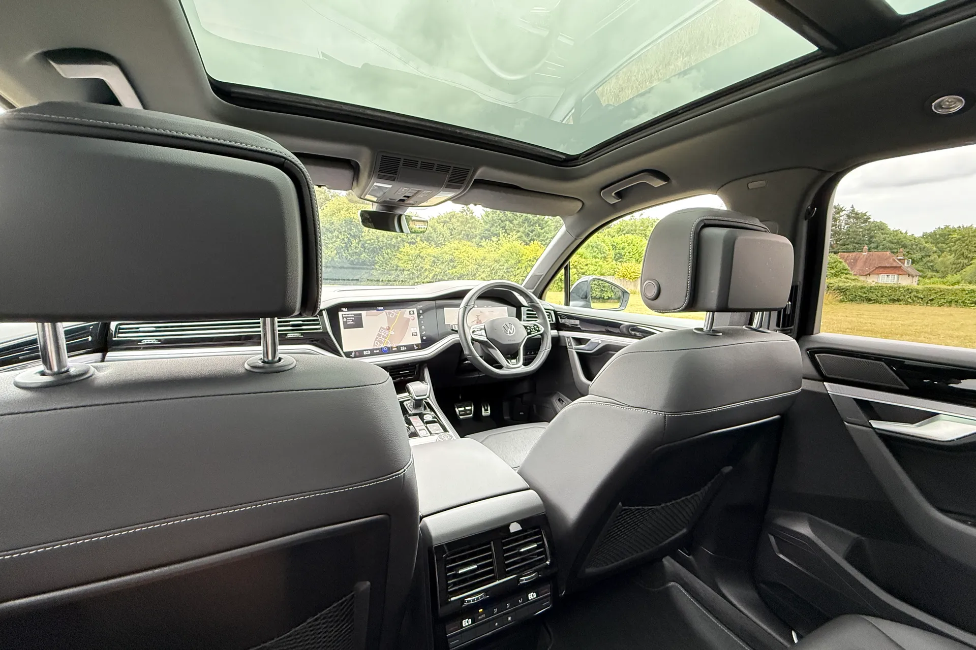 VOLKSWAGEN TOUAREG thumbnail image number 5