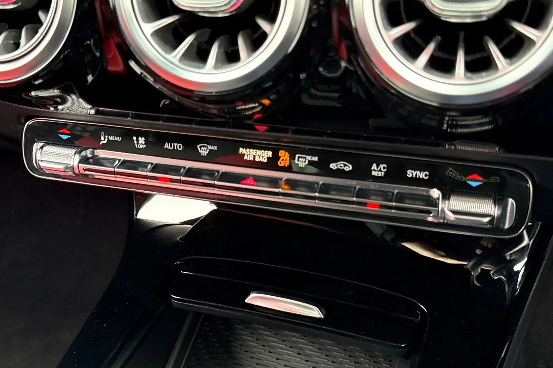 MERCEDES-BENZ CLA thumbnail image number 63