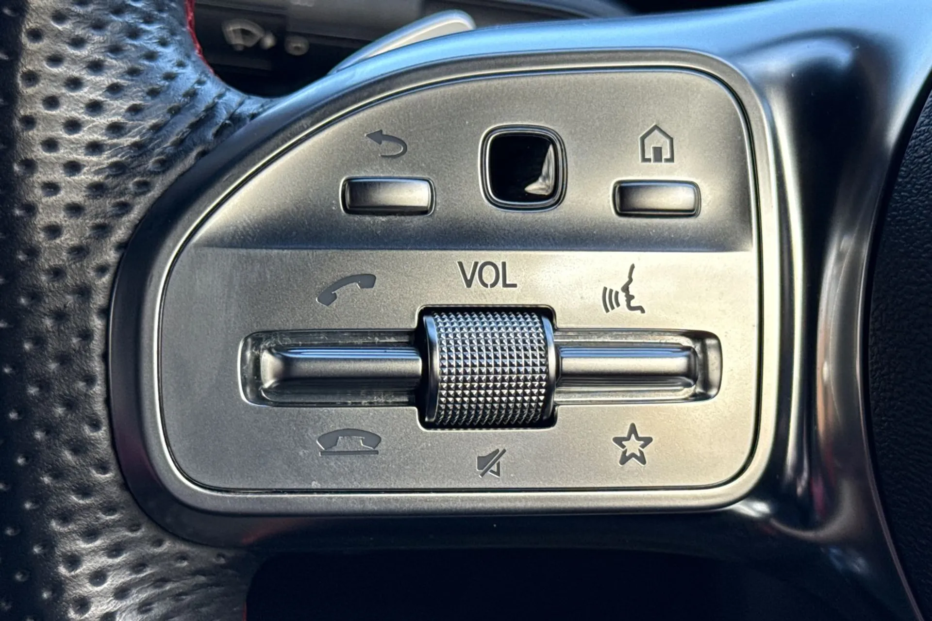 MERCEDES-BENZ CLA thumbnail image number 38