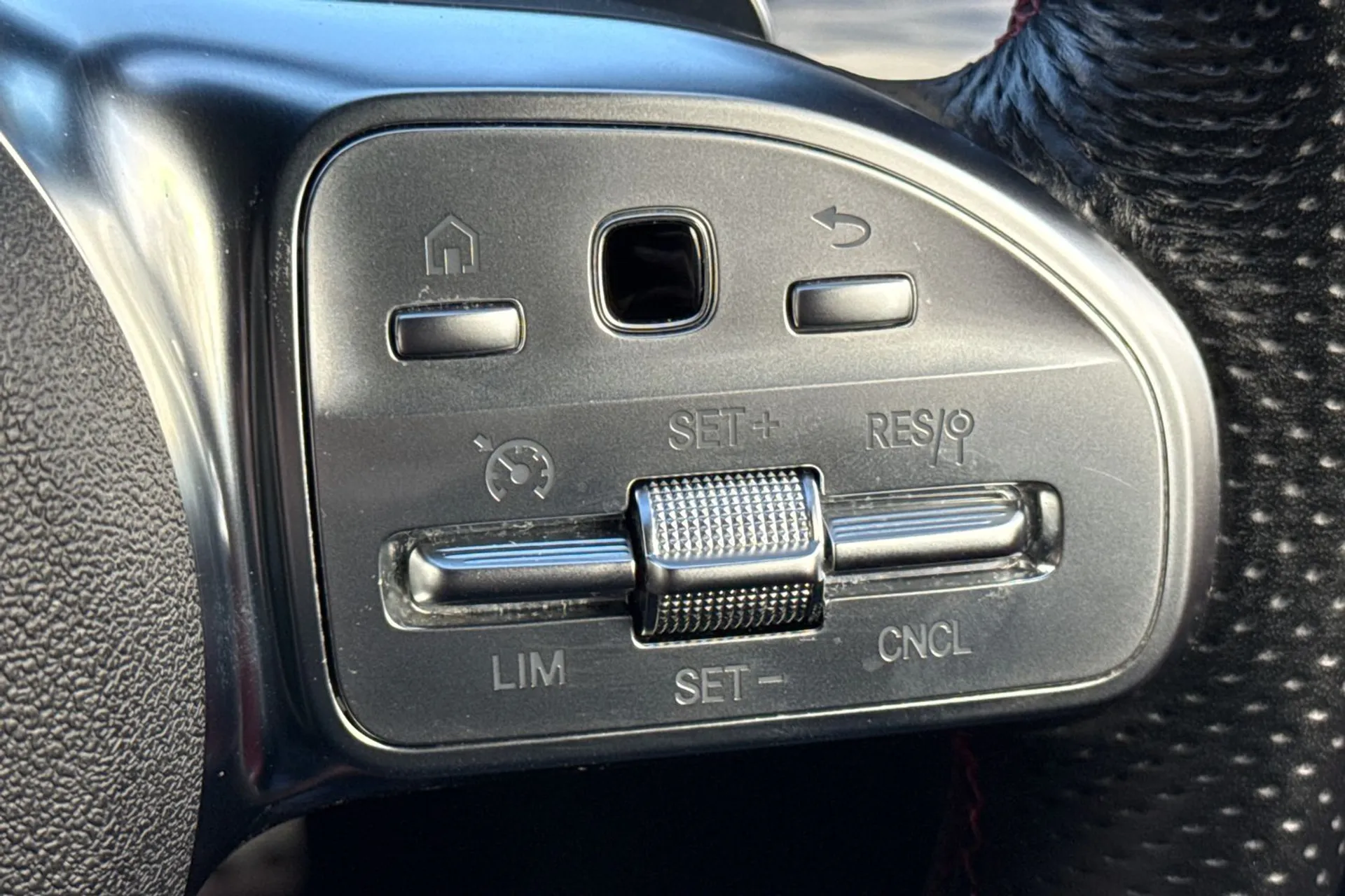 MERCEDES-BENZ CLA thumbnail image number 39