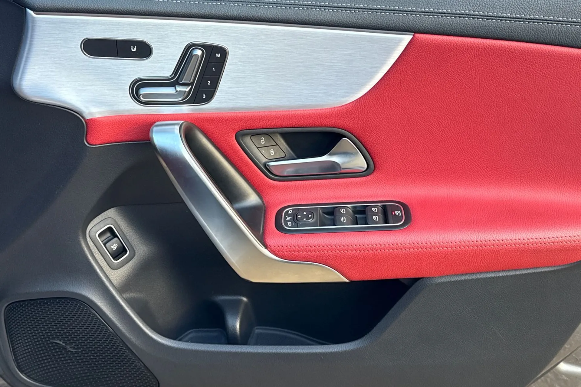 MERCEDES-BENZ CLA thumbnail image number 41