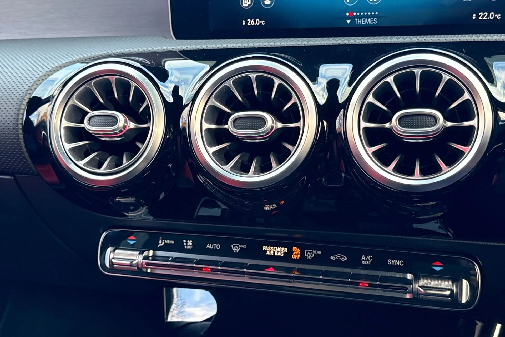 MERCEDES-BENZ CLA thumbnail image number 40