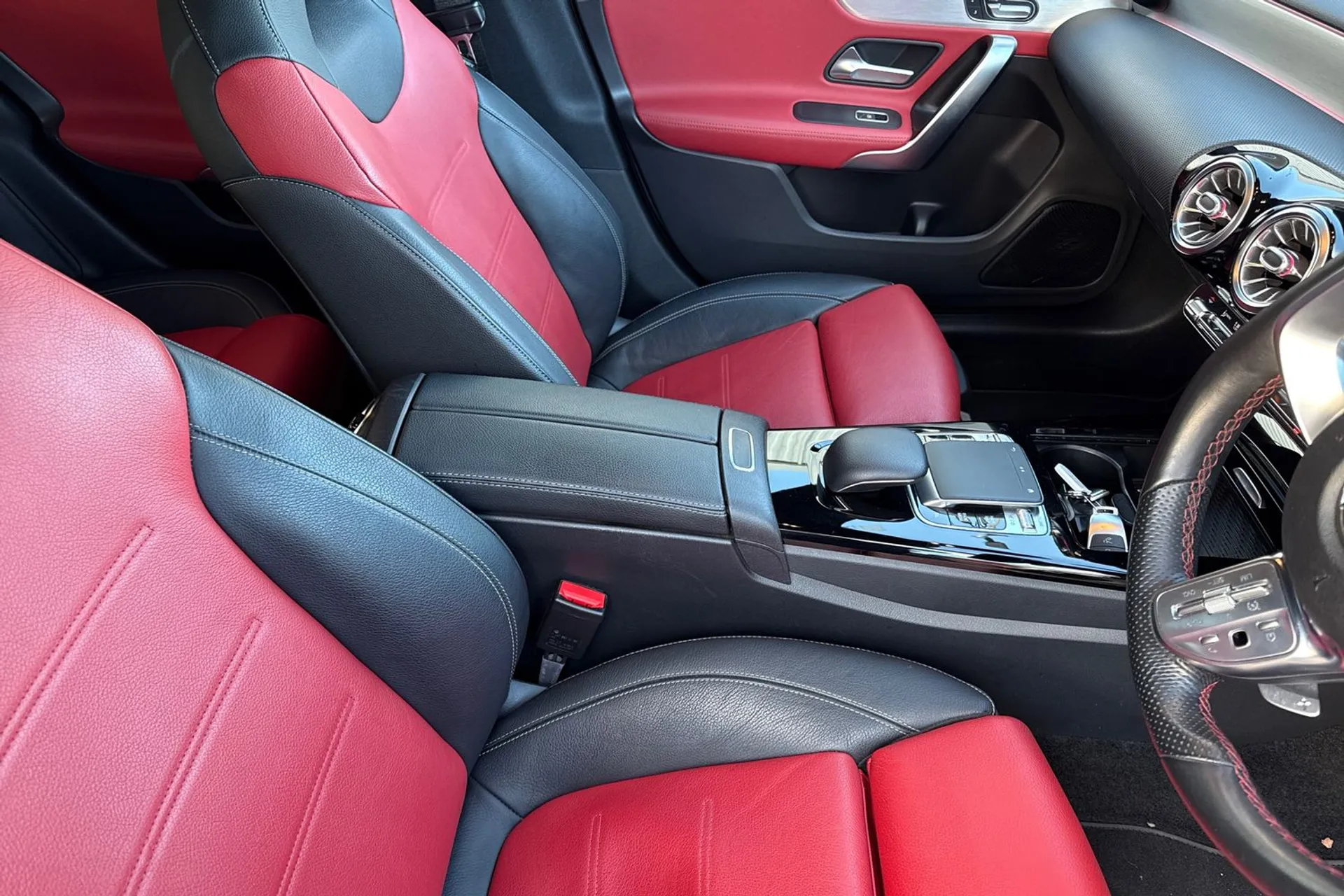 MERCEDES-BENZ CLA thumbnail image number 42