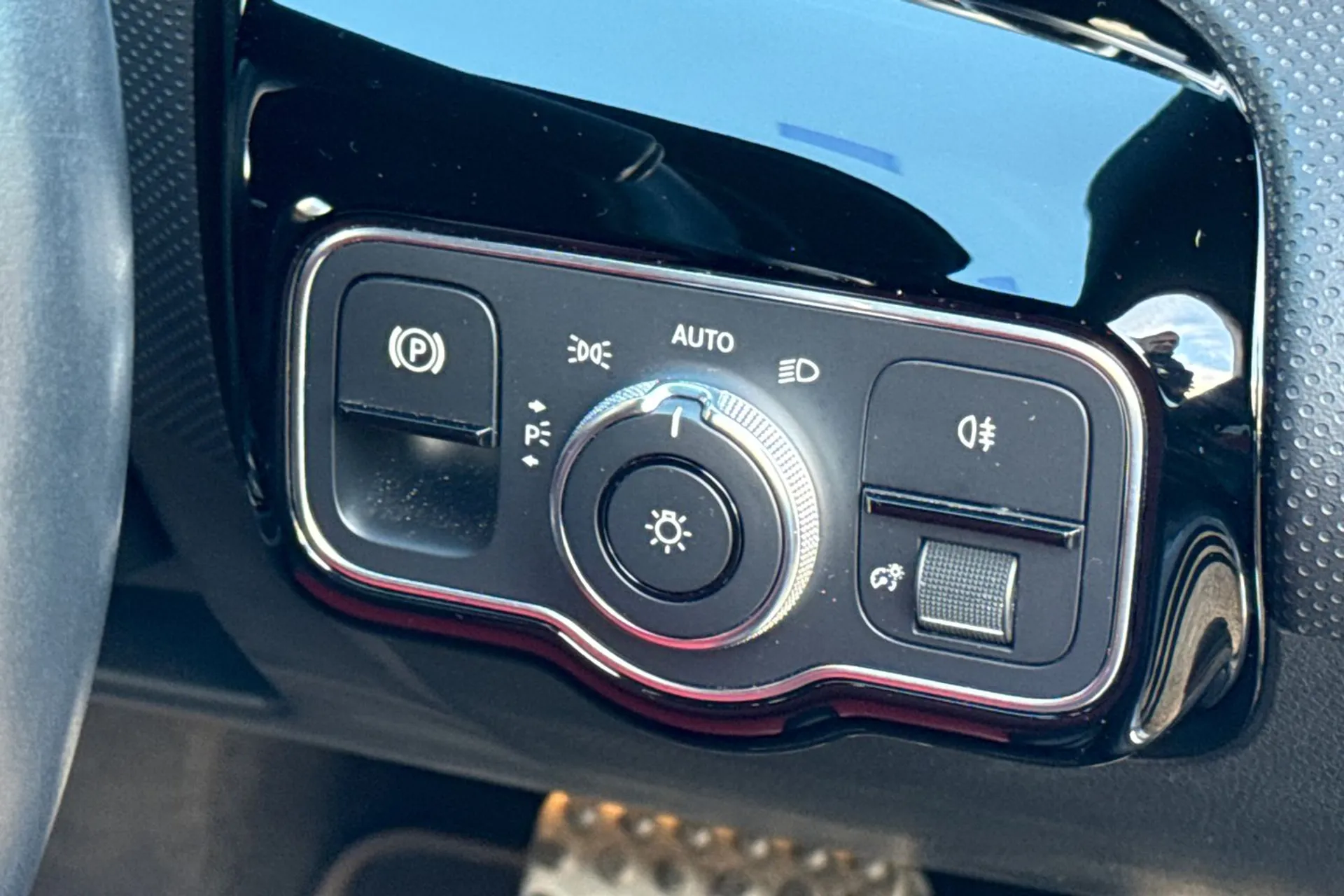 MERCEDES-BENZ CLA thumbnail image number 52