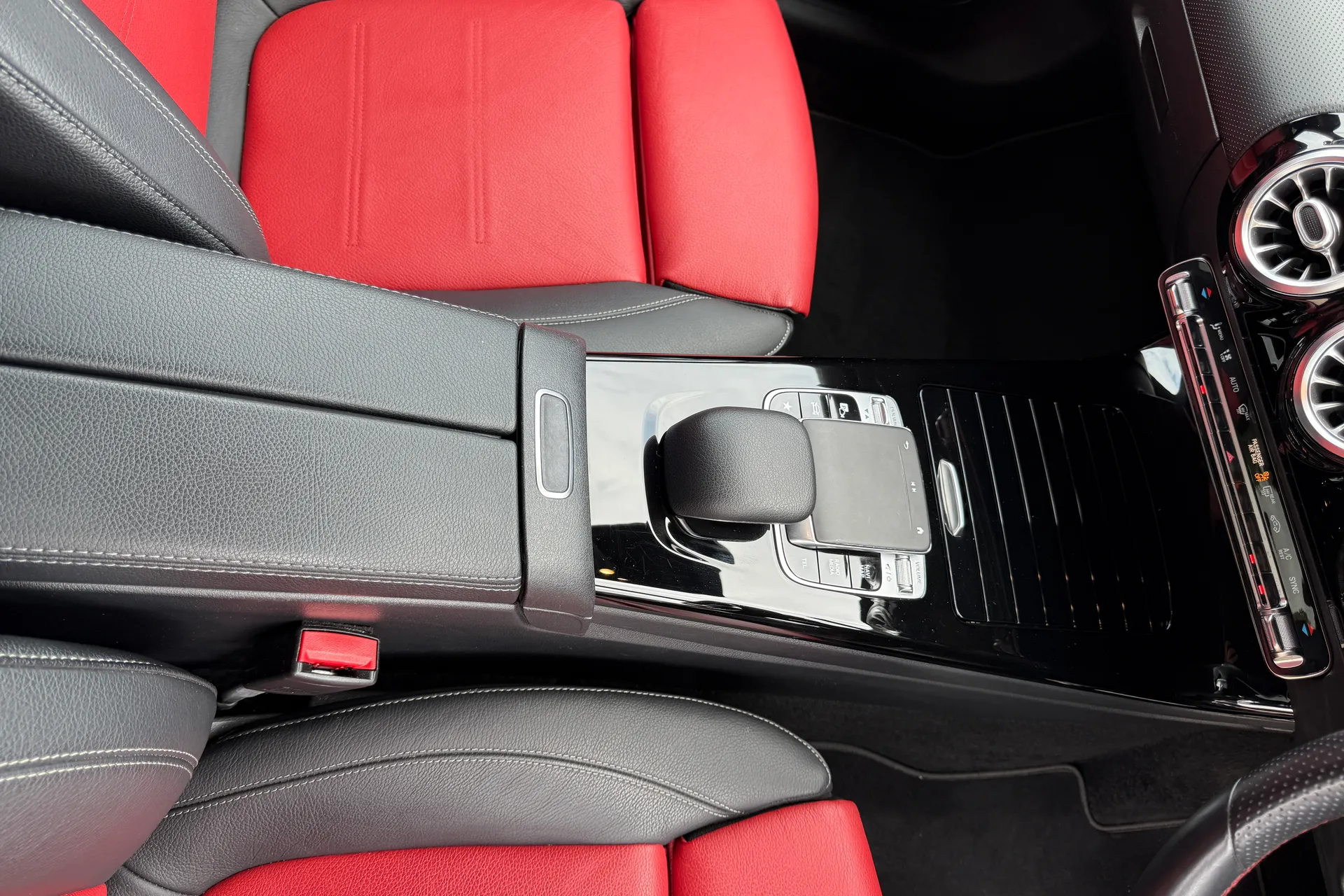 MERCEDES-BENZ CLA thumbnail image number 44