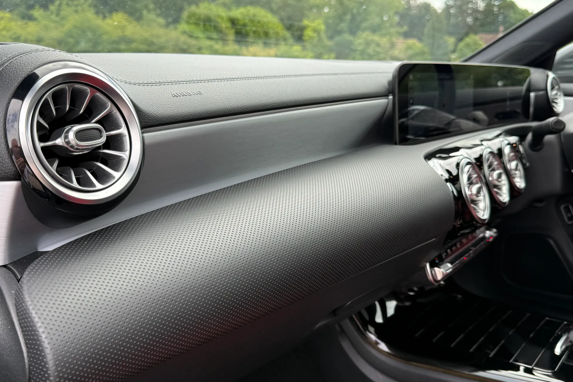 MERCEDES-BENZ CLA thumbnail image number 28