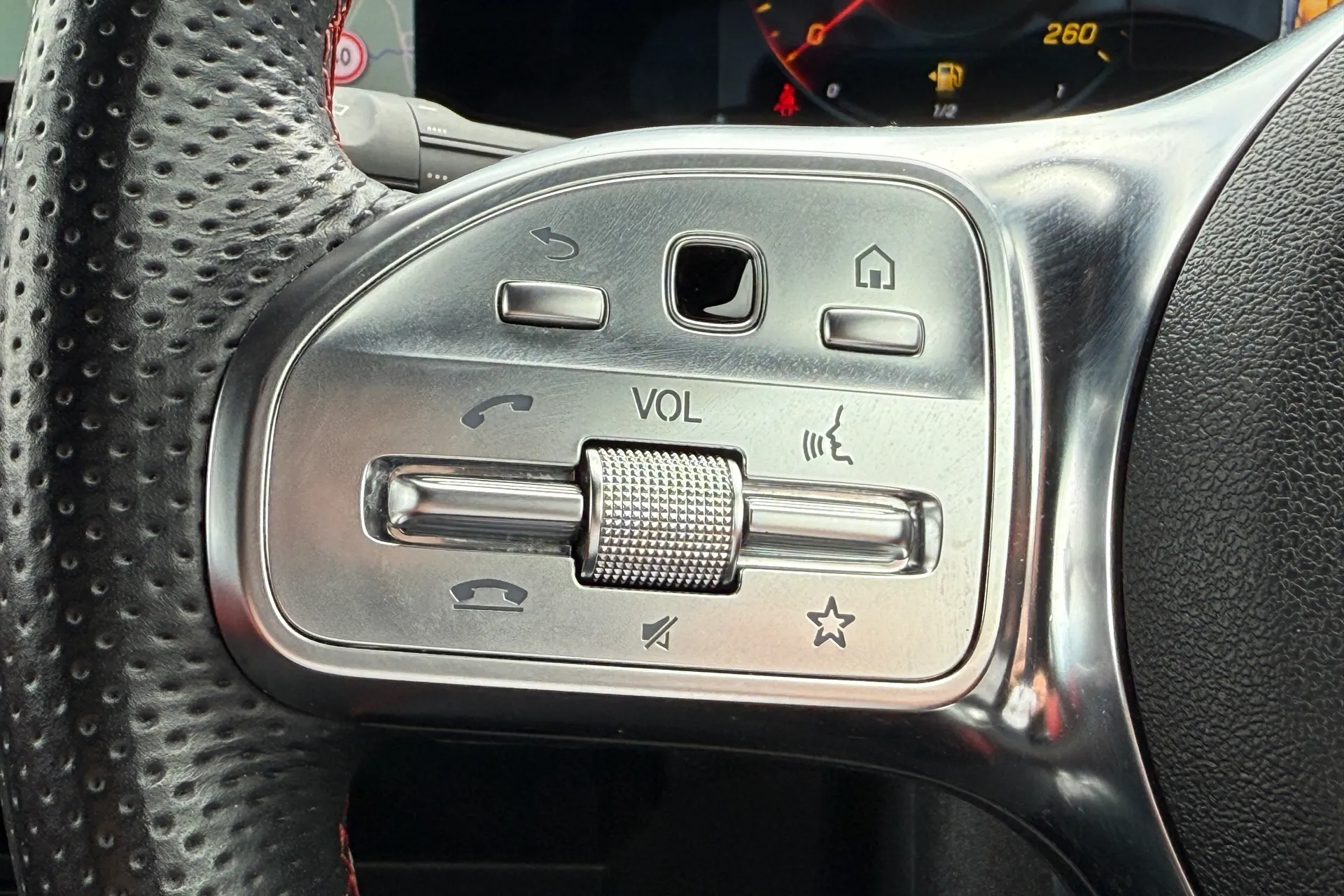 MERCEDES-BENZ CLA thumbnail image number 41