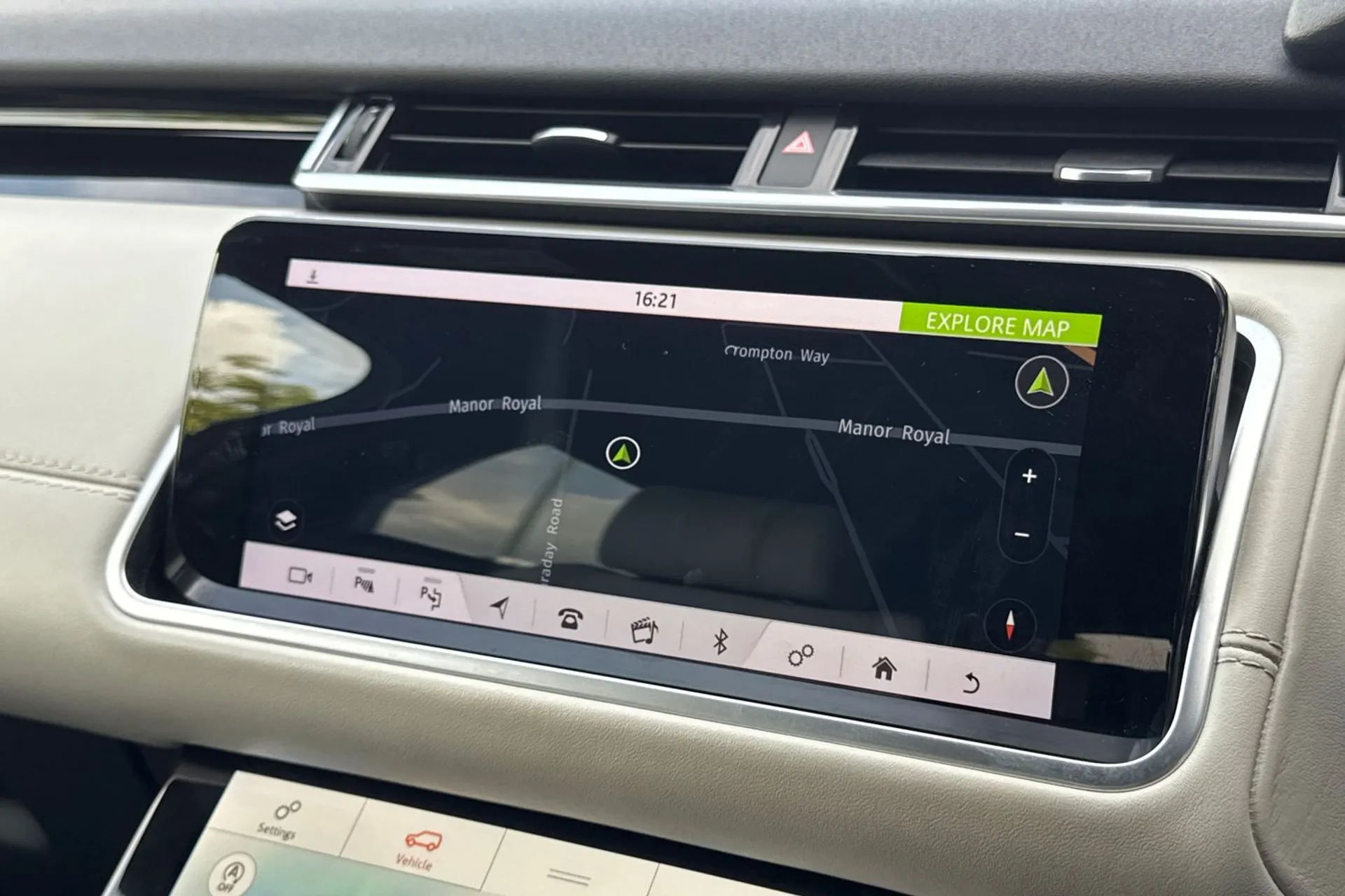 LAND ROVER RANGE ROVER VELAR thumbnail image number 6