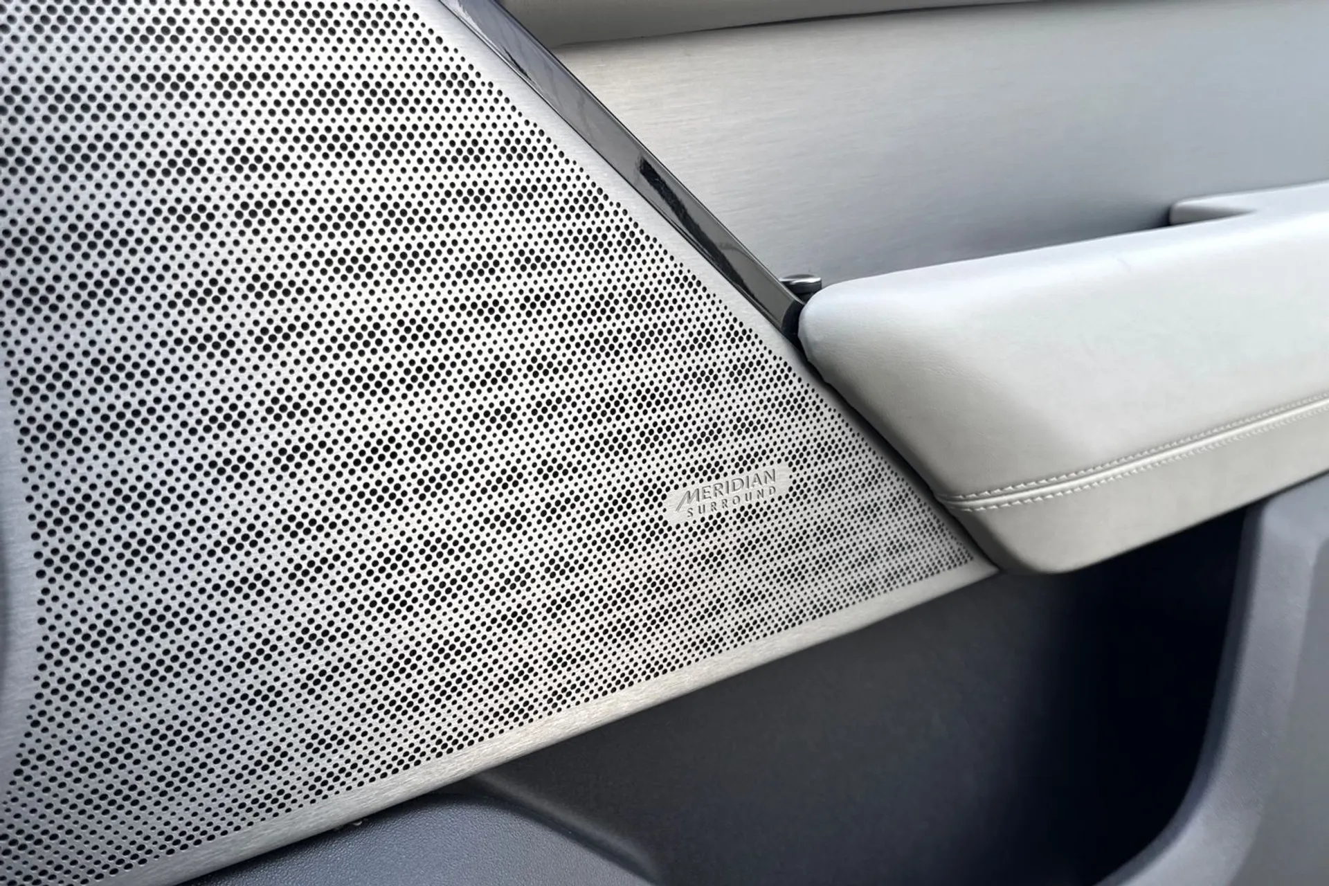 LAND ROVER RANGE ROVER VELAR thumbnail image number 51