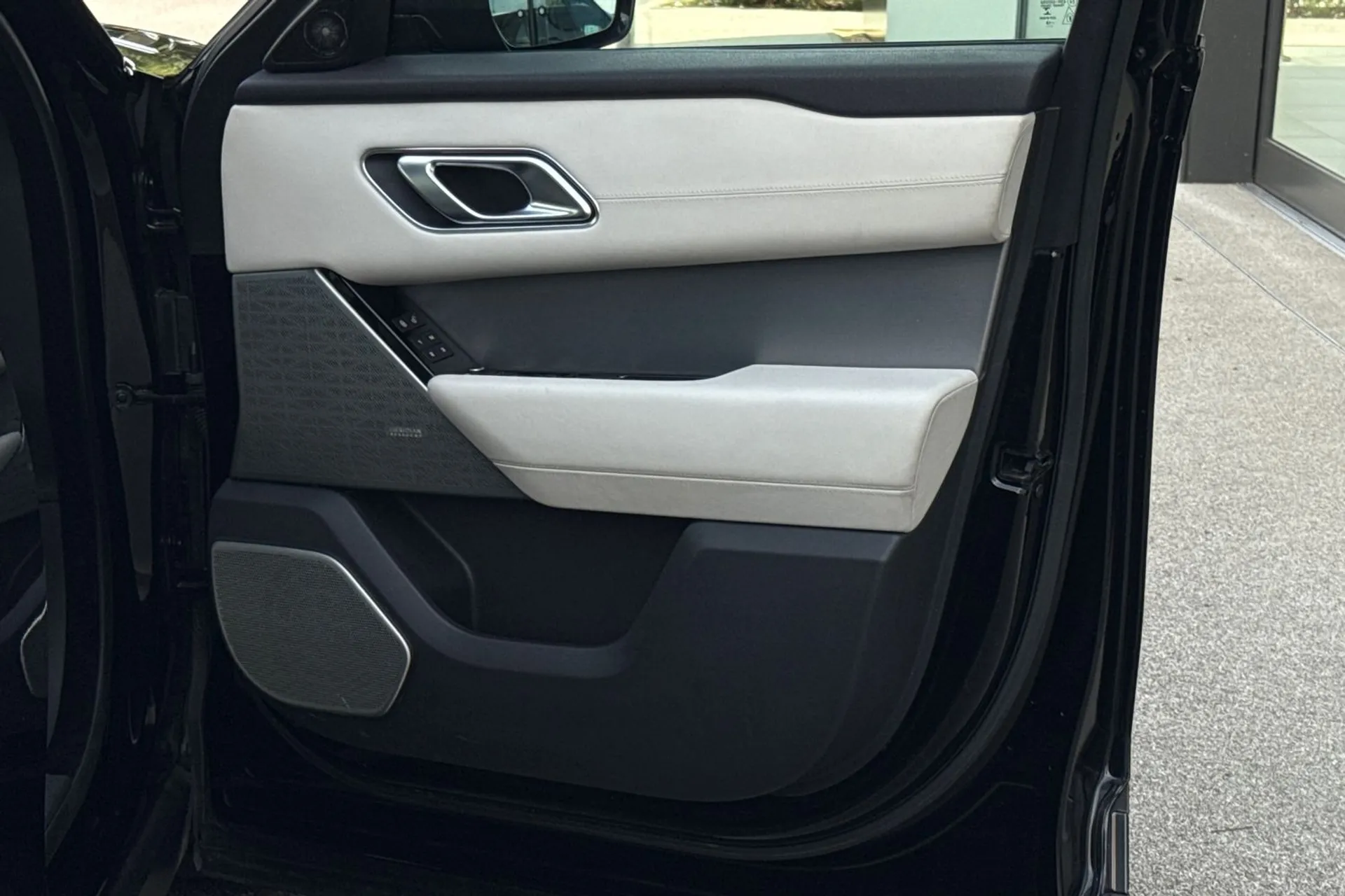 LAND ROVER RANGE ROVER VELAR thumbnail image number 52
