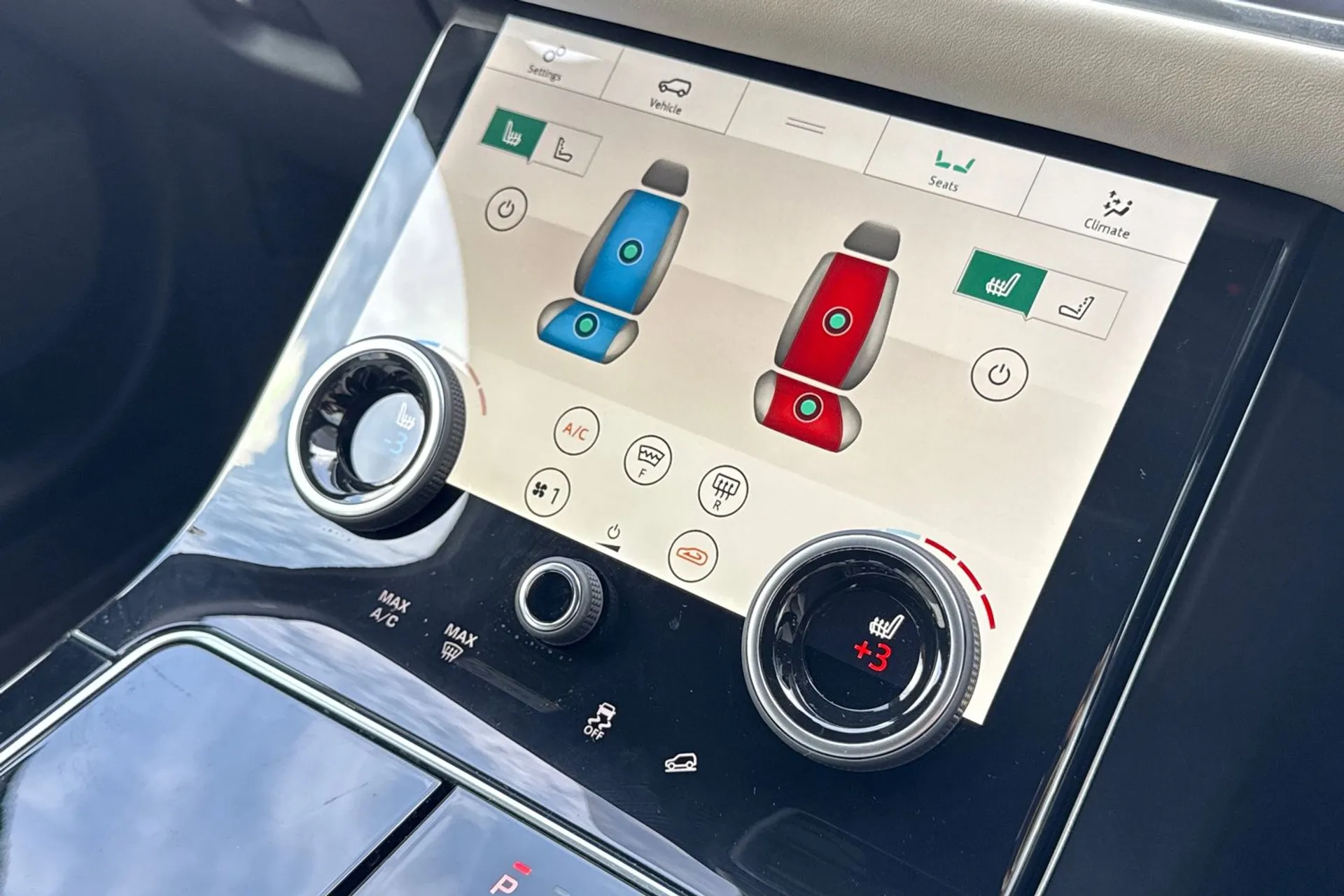 LAND ROVER RANGE ROVER VELAR thumbnail image number 47
