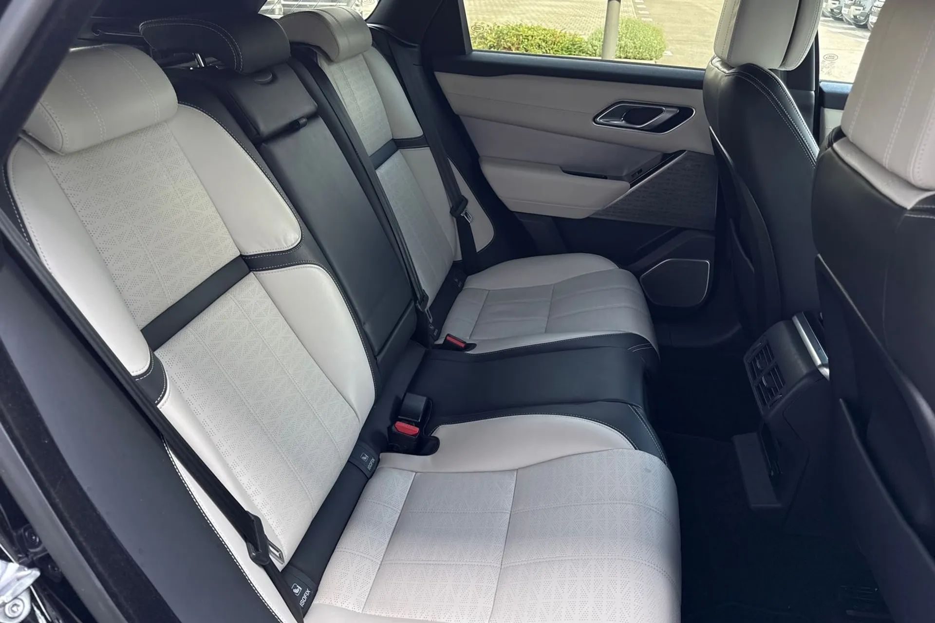 LAND ROVER RANGE ROVER VELAR thumbnail image number 32