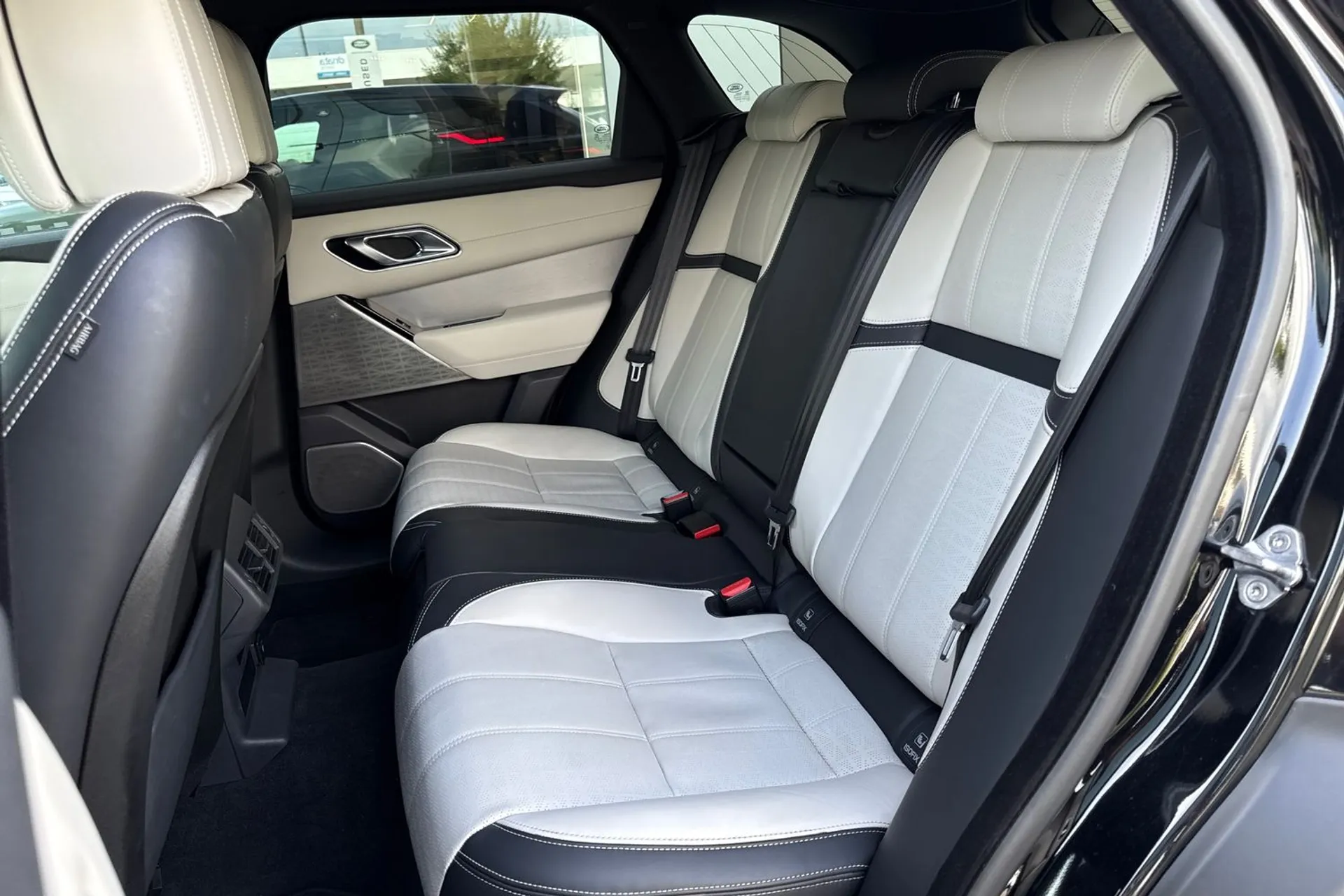 LAND ROVER RANGE ROVER VELAR thumbnail image number 42