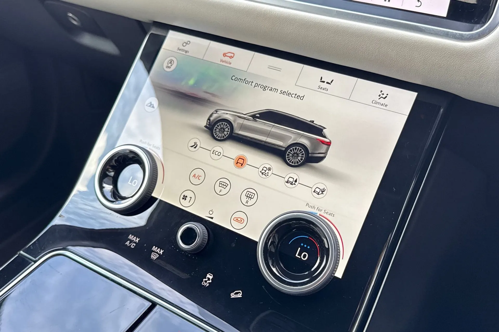 LAND ROVER RANGE ROVER VELAR thumbnail image number 45