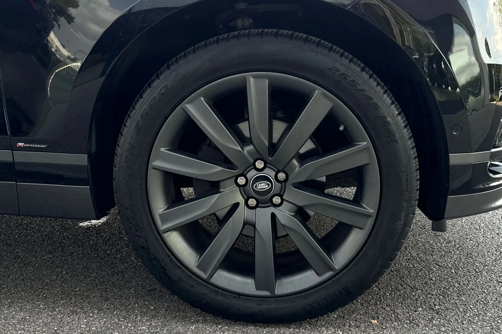 LAND ROVER RANGE ROVER VELAR thumbnail image number 21