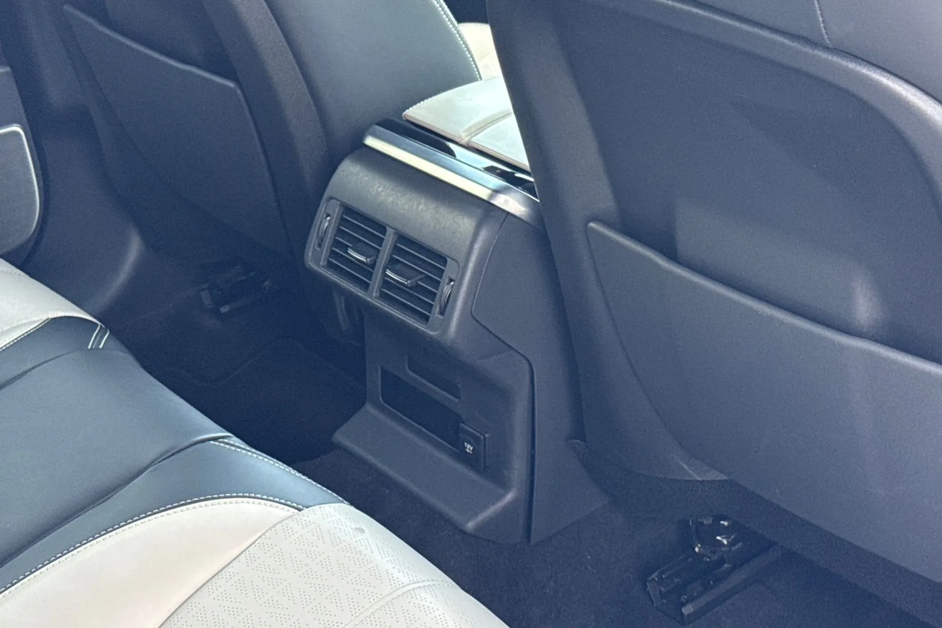LAND ROVER RANGE ROVER VELAR thumbnail image number 35