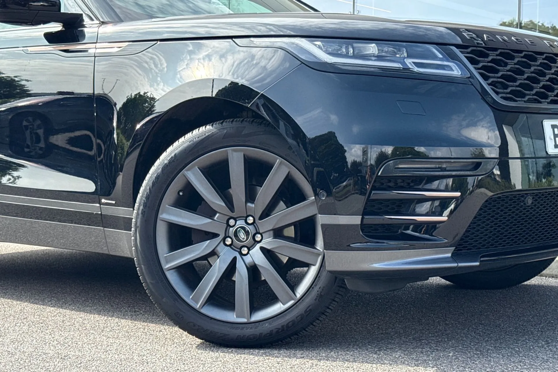 LAND ROVER RANGE ROVER VELAR thumbnail image number 9
