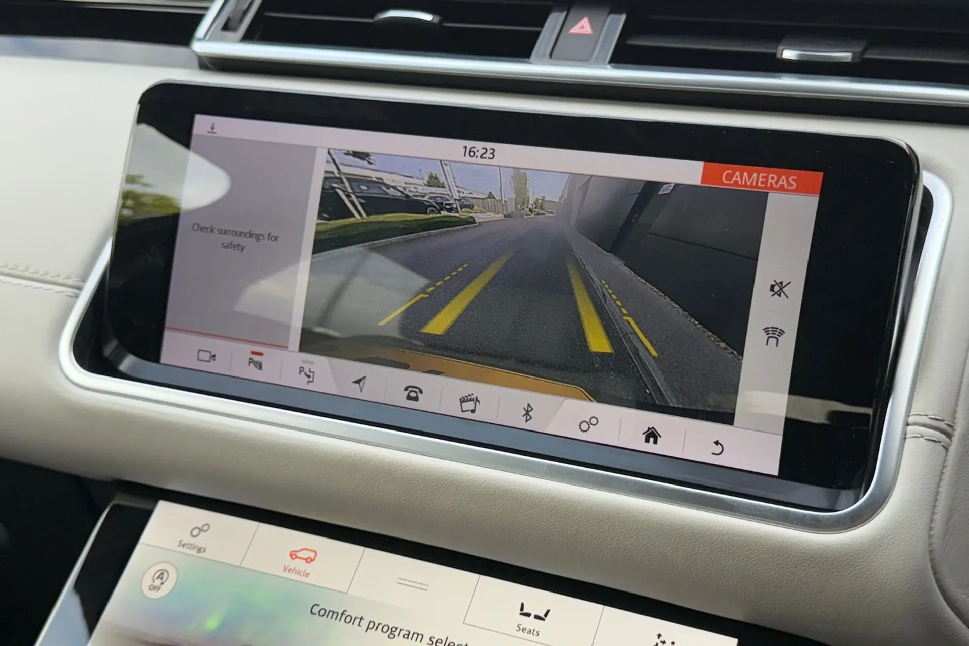 LAND ROVER RANGE ROVER VELAR thumbnail image number 7