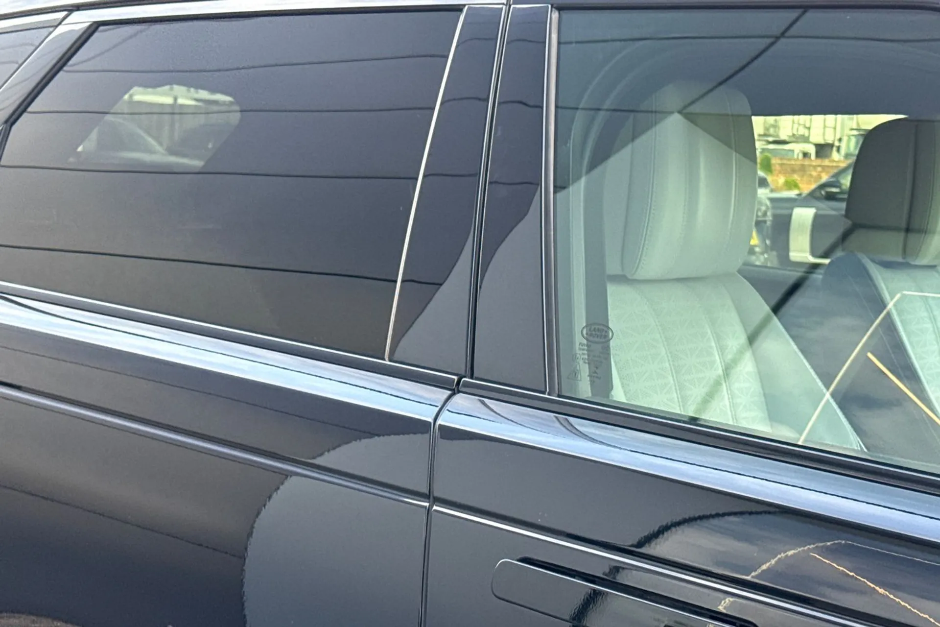 LAND ROVER RANGE ROVER VELAR thumbnail image number 22