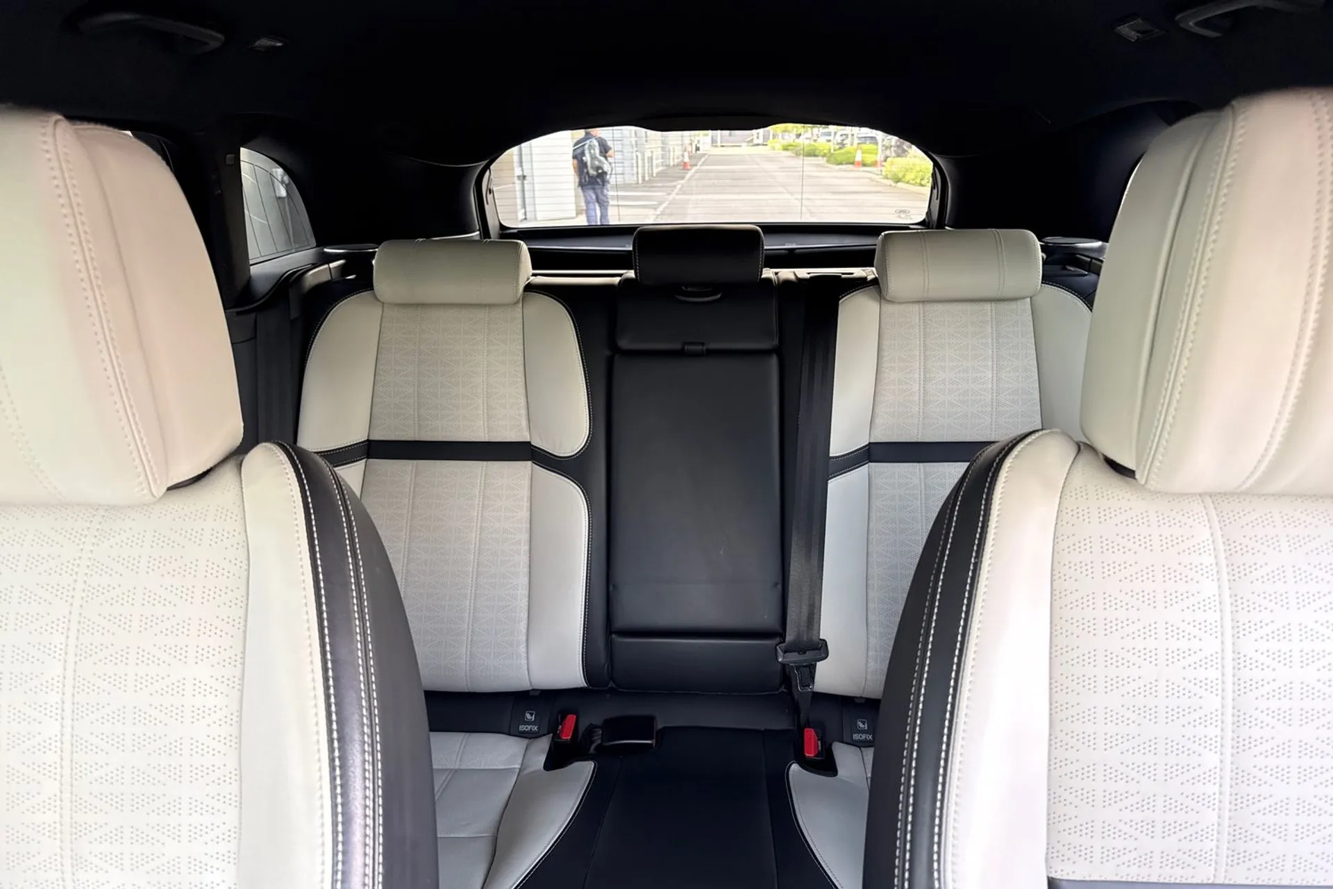 LAND ROVER RANGE ROVER VELAR thumbnail image number 36