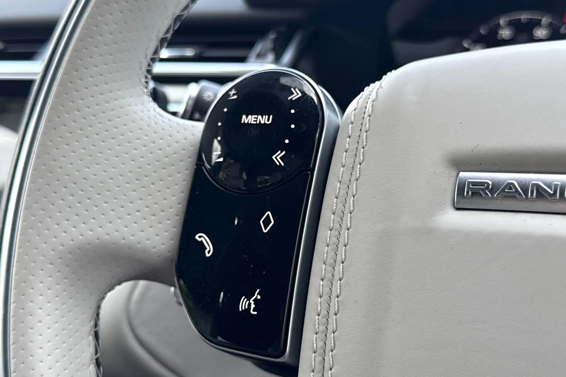 LAND ROVER RANGE ROVER VELAR thumbnail image number 43