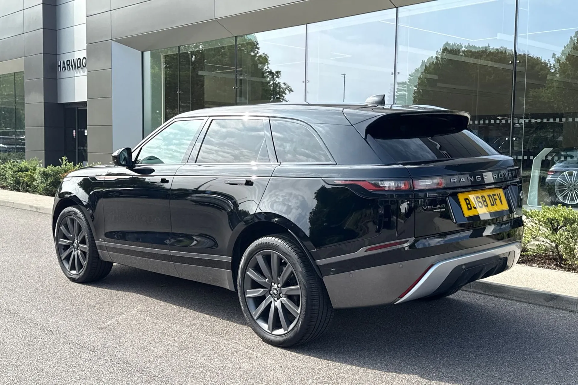 LAND ROVER RANGE ROVER VELAR thumbnail image number 16