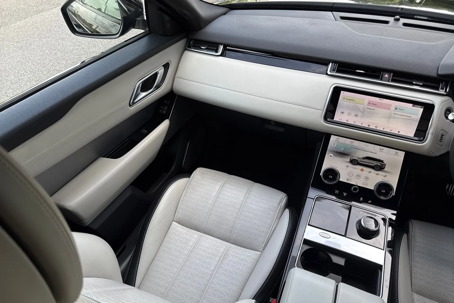 LAND ROVER RANGE ROVER VELAR thumbnail image number 24