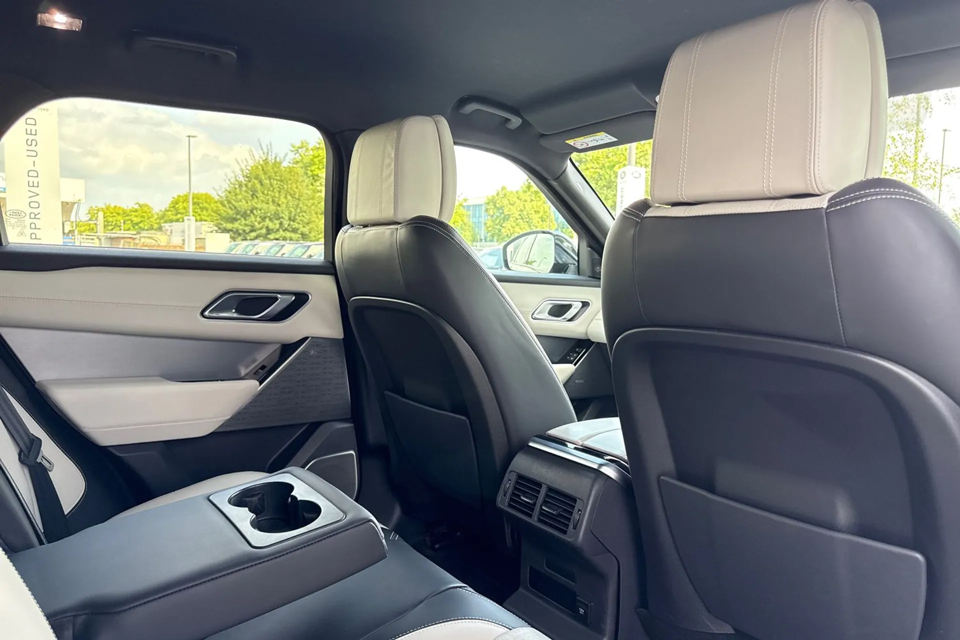 LAND ROVER RANGE ROVER VELAR thumbnail image number 33
