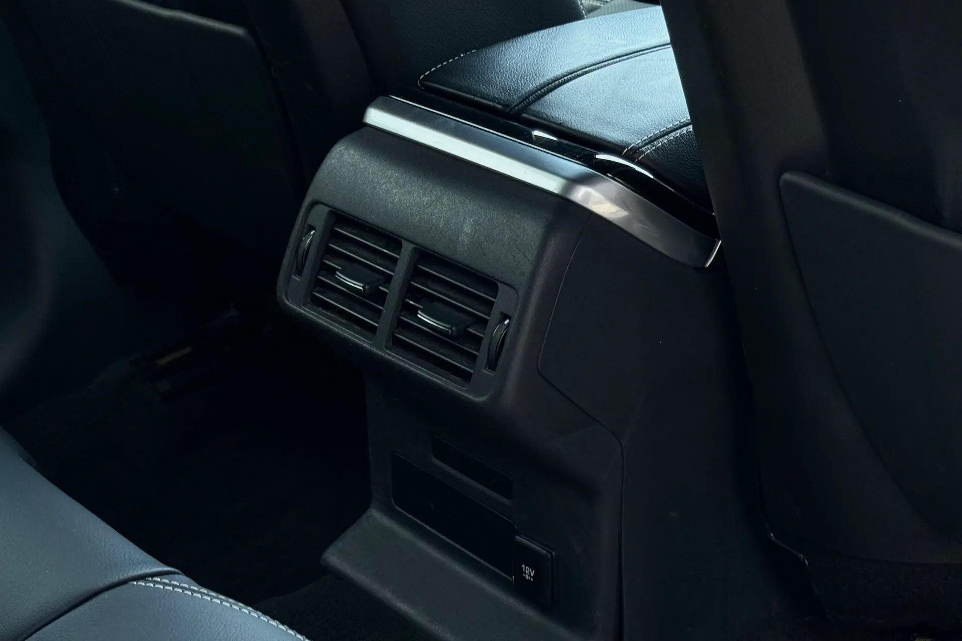 LAND ROVER RANGE ROVER VELAR thumbnail image number 36