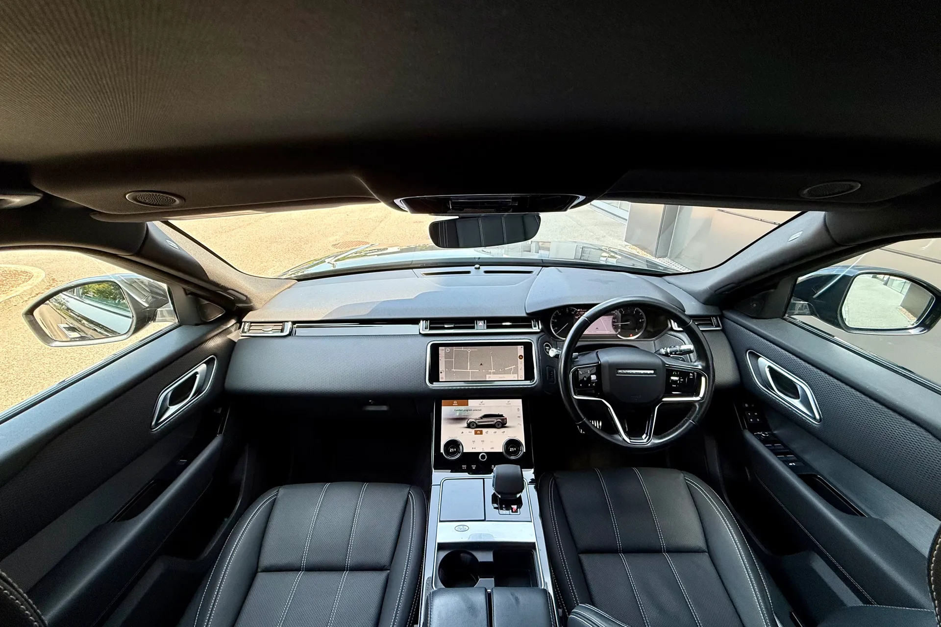 LAND ROVER RANGE ROVER VELAR thumbnail image number 3