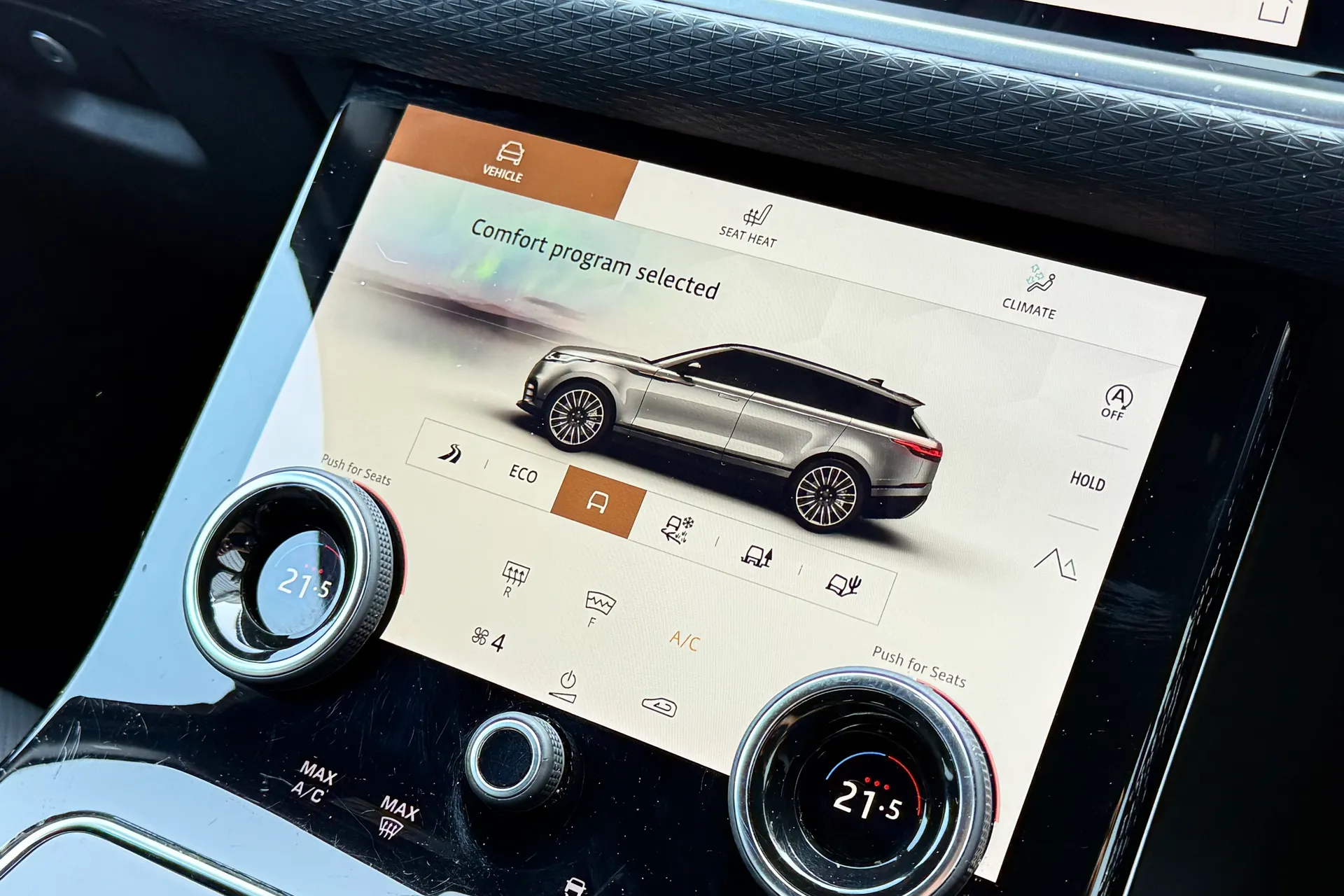 LAND ROVER RANGE ROVER VELAR thumbnail image number 52