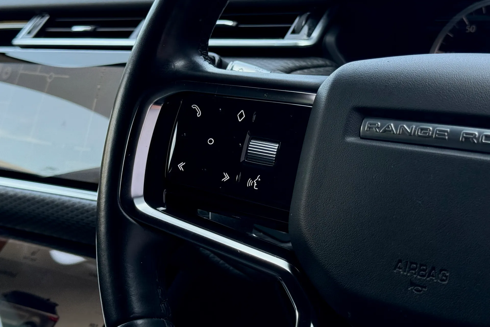 LAND ROVER RANGE ROVER VELAR thumbnail image number 30