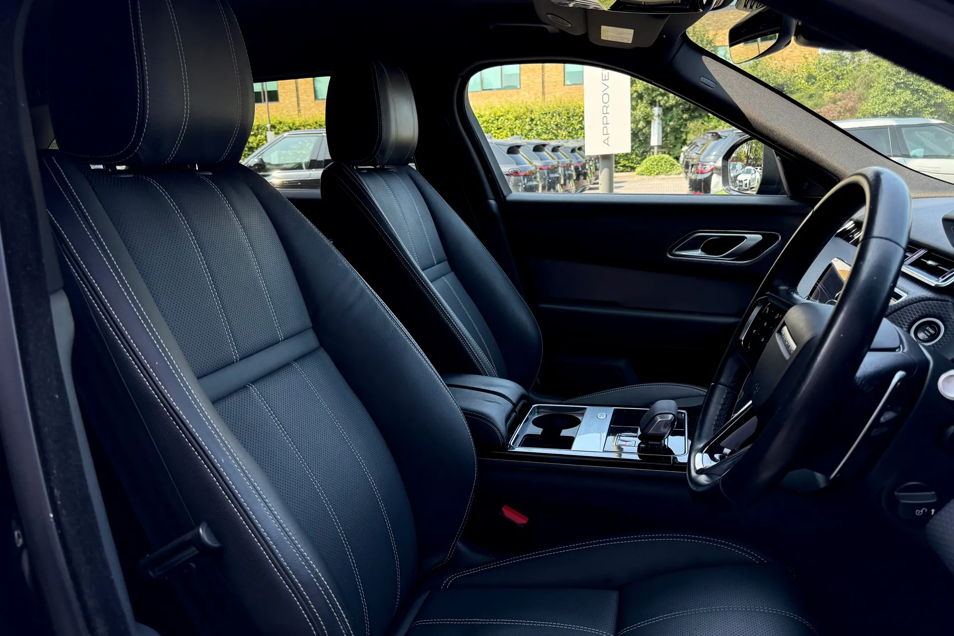 LAND ROVER RANGE ROVER VELAR thumbnail image number 42