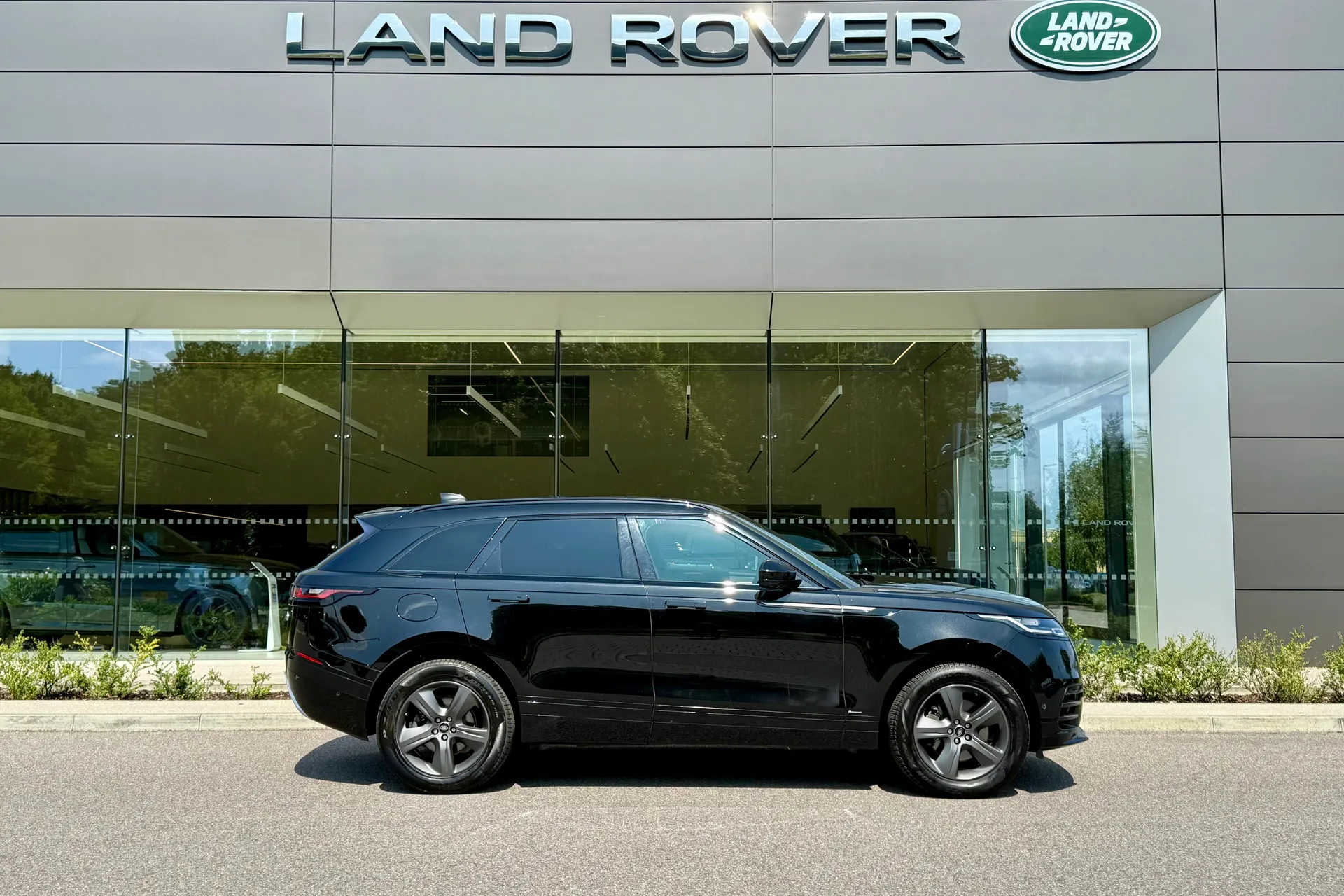 LAND ROVER RANGE ROVER VELAR thumbnail image number 2