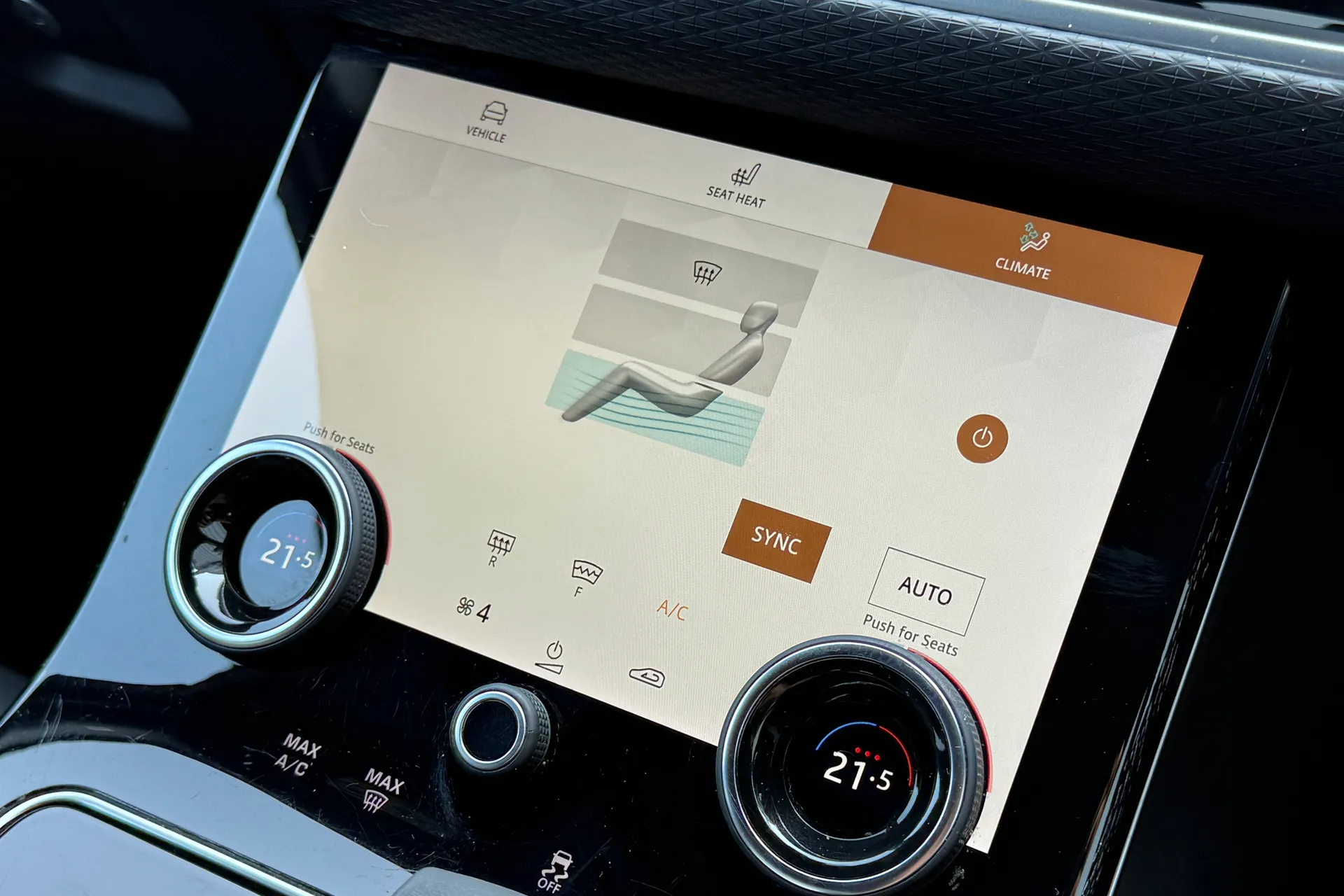 LAND ROVER RANGE ROVER VELAR thumbnail image number 53