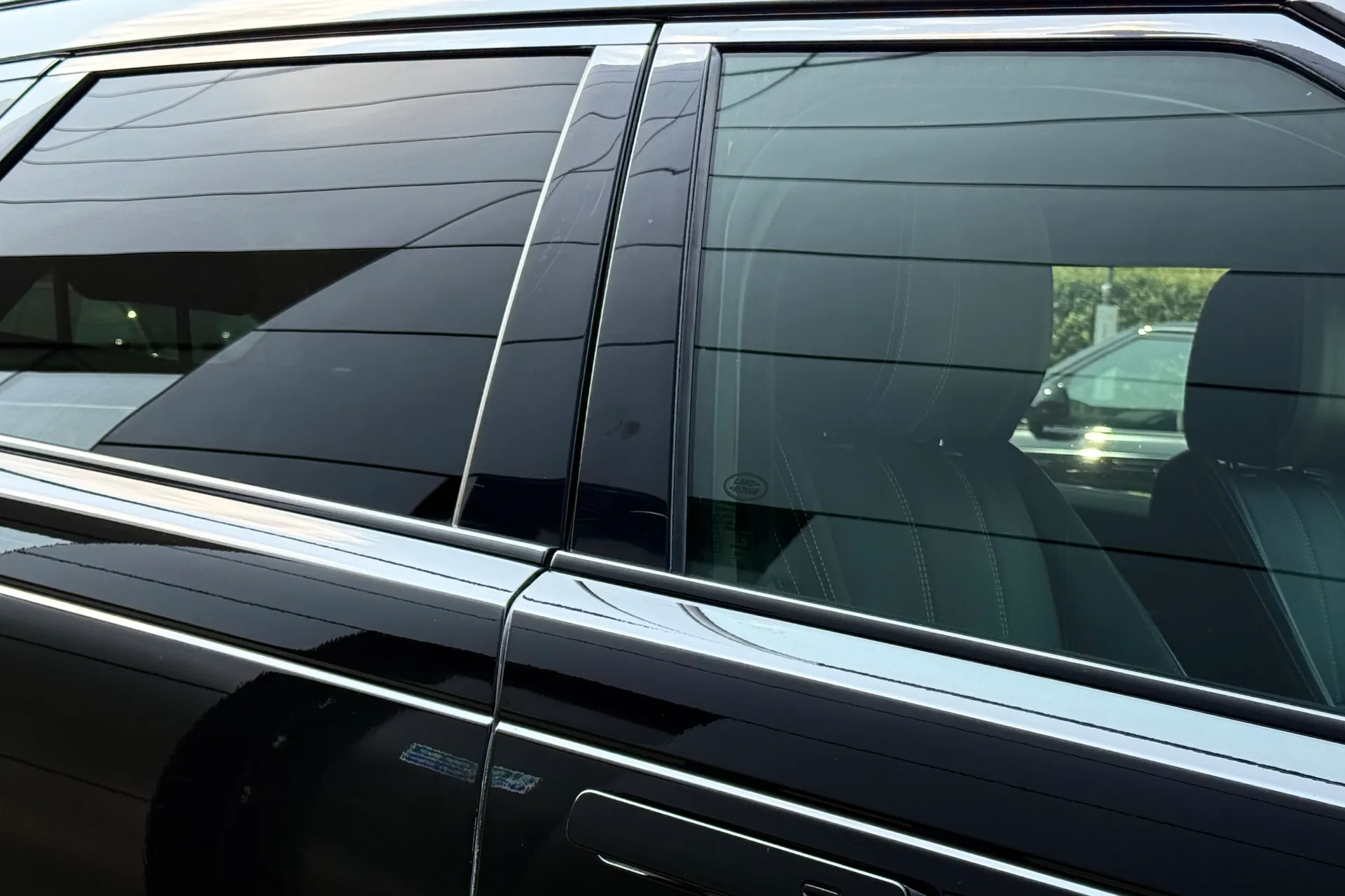 LAND ROVER RANGE ROVER VELAR thumbnail image number 35