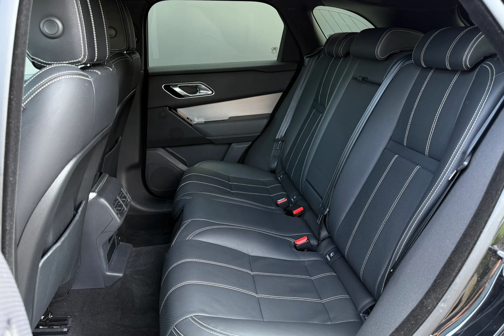 LAND ROVER RANGE ROVER VELAR thumbnail image number 47