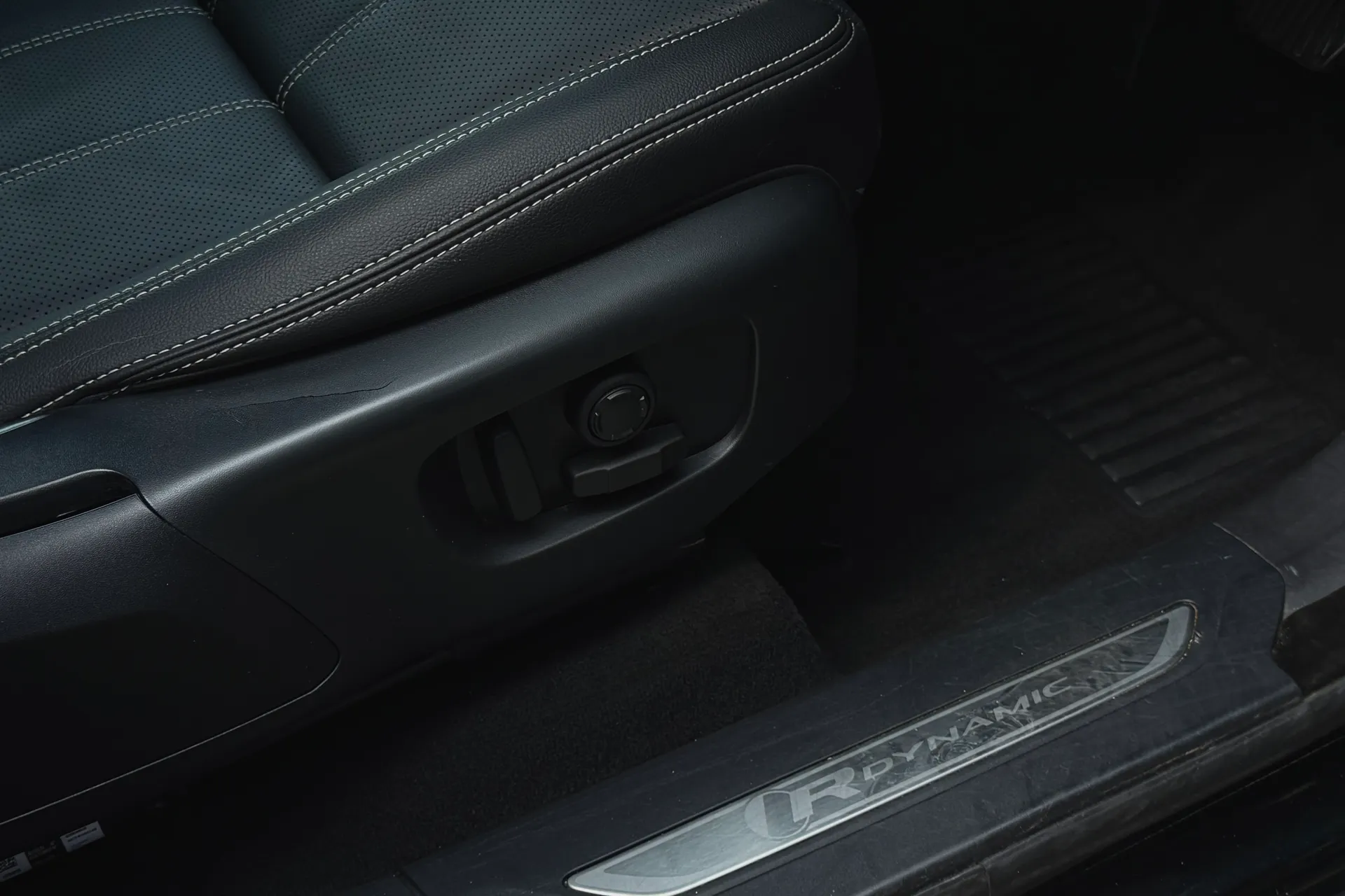 LAND ROVER RANGE ROVER VELAR thumbnail image number 41